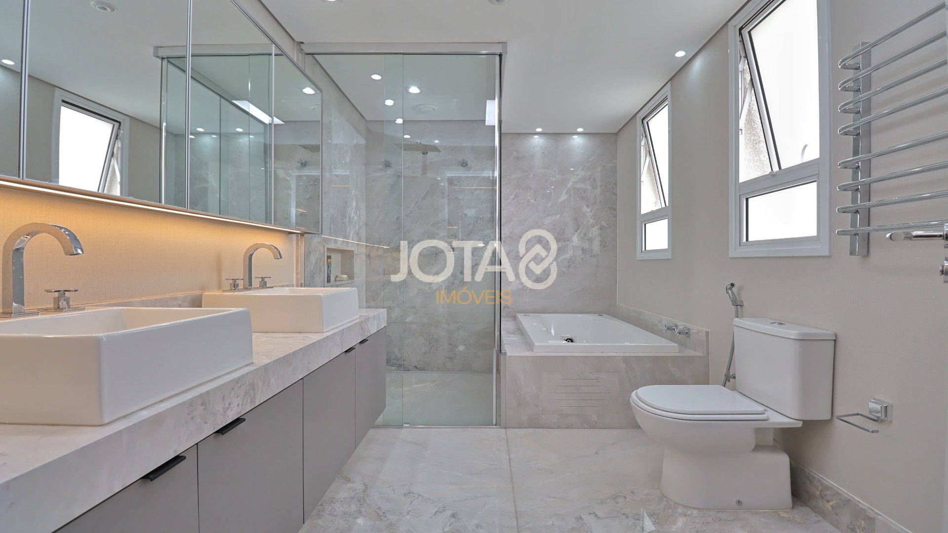PRIMEIRA LOCAÇÃO - APARTAMENTO MOBILIADO COM 4 SUÍTES NO ECOVILLE!