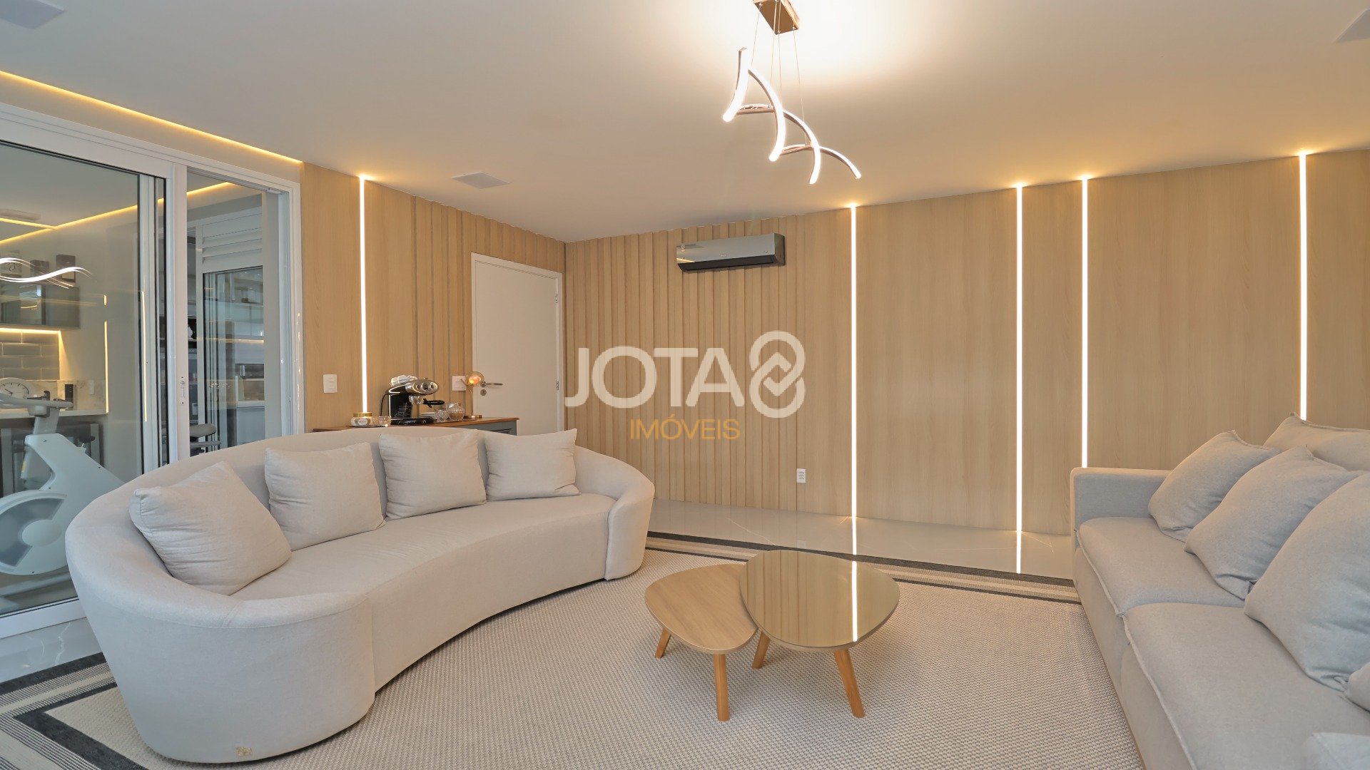 PRIMEIRA LOCAÇÃO - APARTAMENTO MOBILIADO COM 4 SUÍTES NO ECOVILLE!