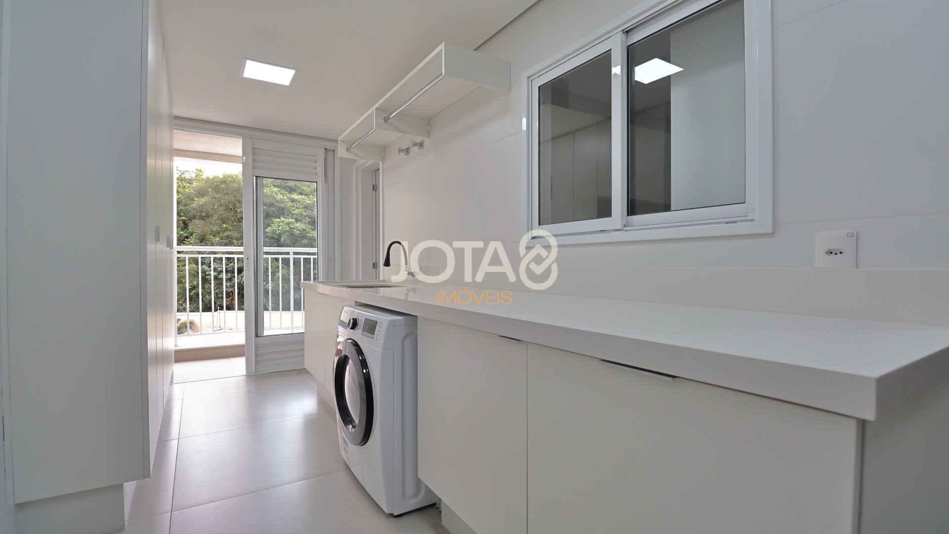 PRIMEIRA LOCAÇÃO - APARTAMENTO MOBILIADO COM 4 SUÍTES NO ECOVILLE!