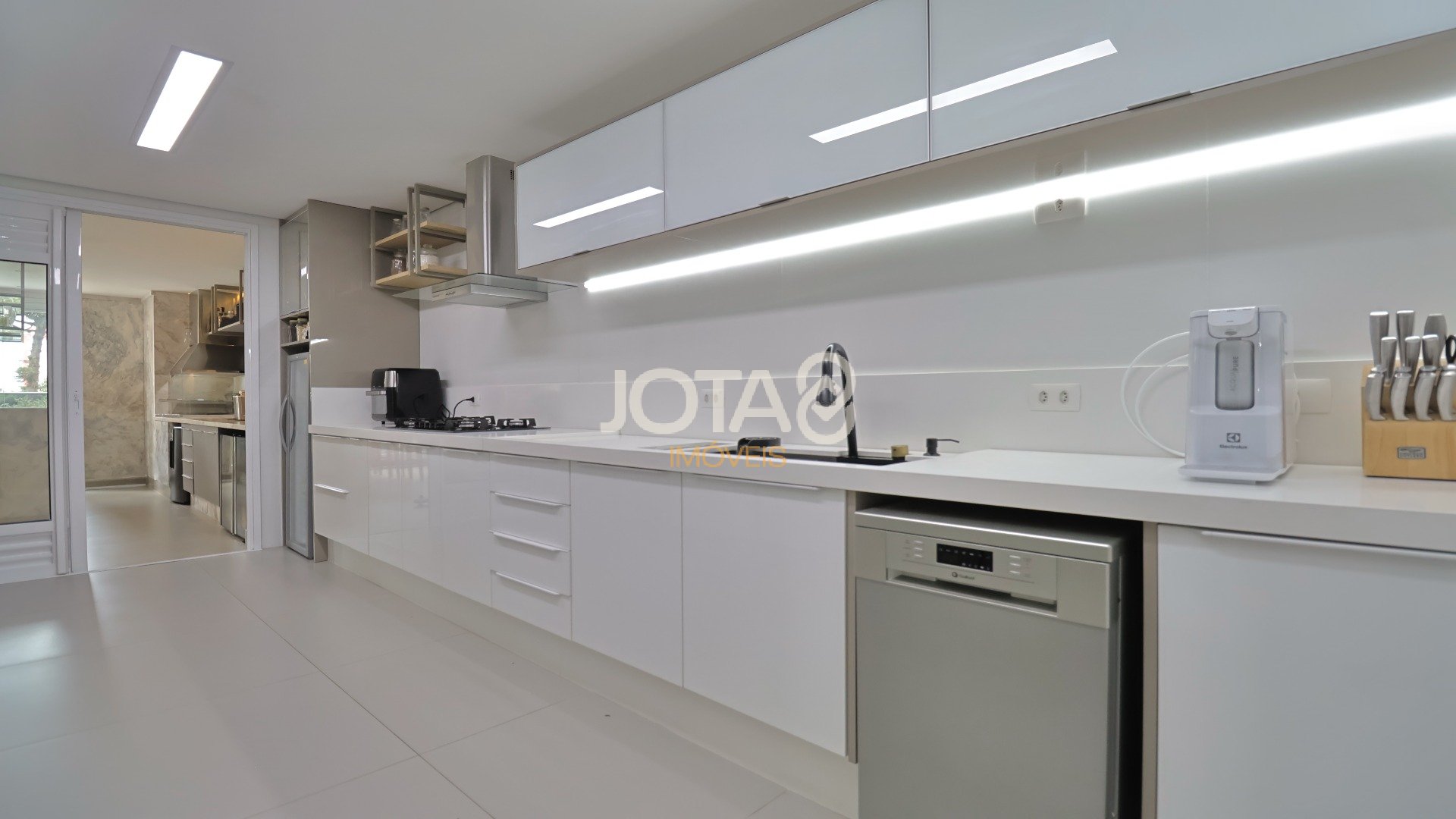 PRIMEIRA LOCAÇÃO - APARTAMENTO MOBILIADO COM 4 SUÍTES NO ECOVILLE!