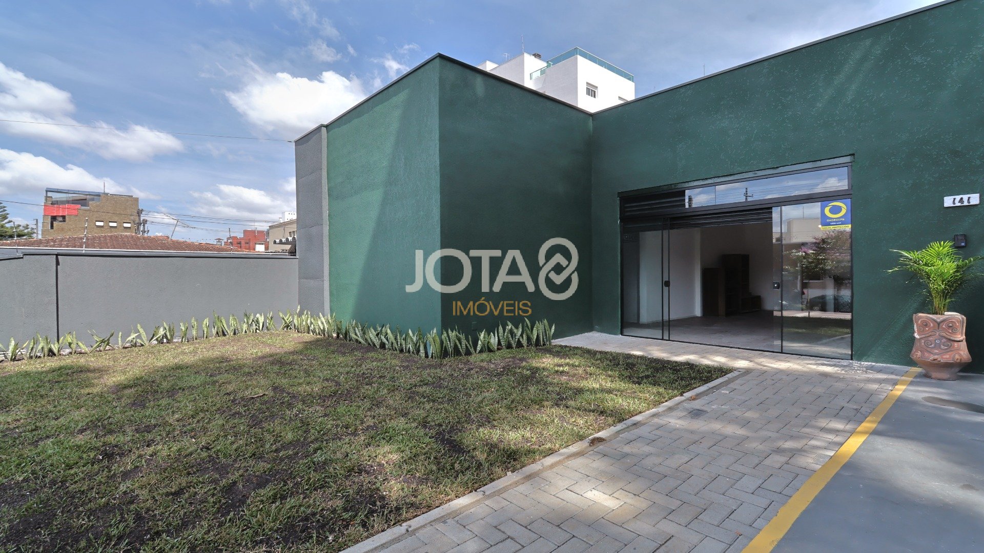 EXCELENTE ESPAÇO COMERCIAL REFORMADO
