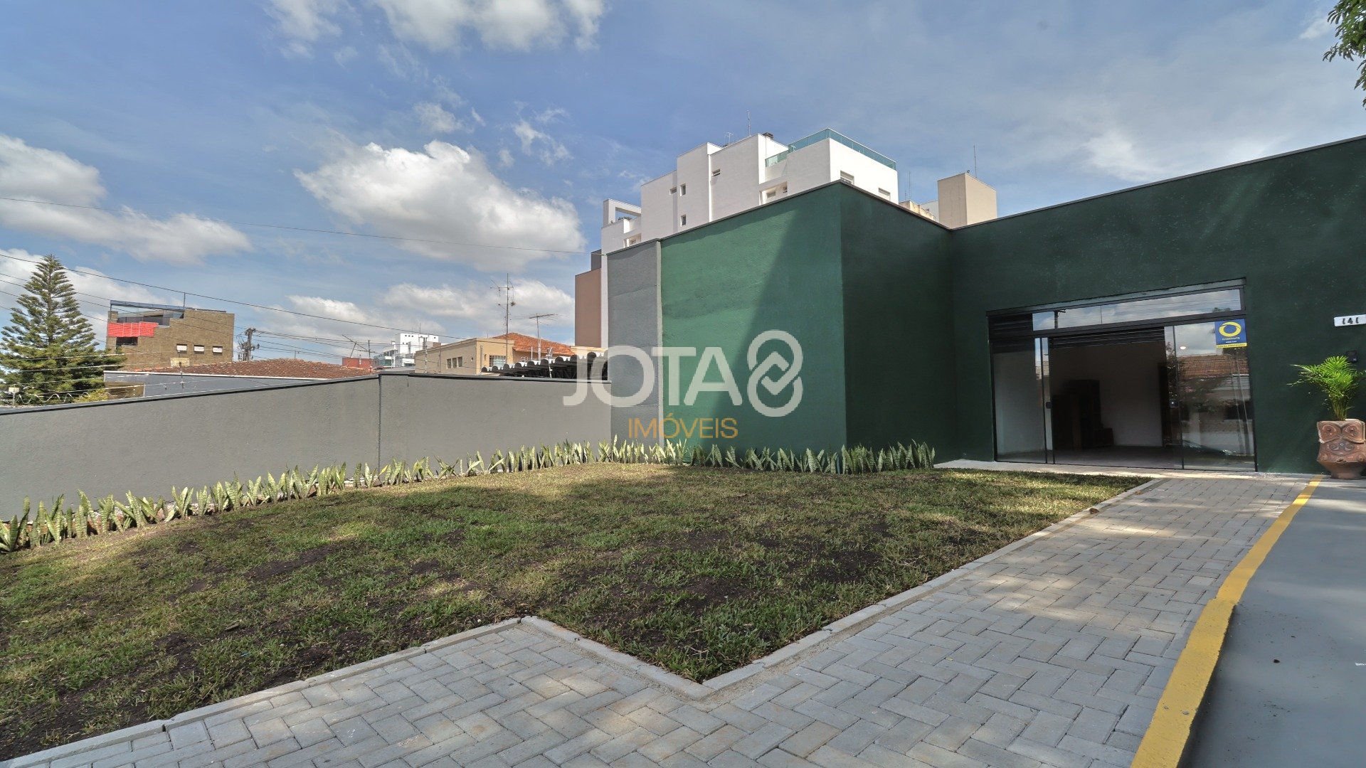 EXCELENTE ESPAÇO COMERCIAL REFORMADO