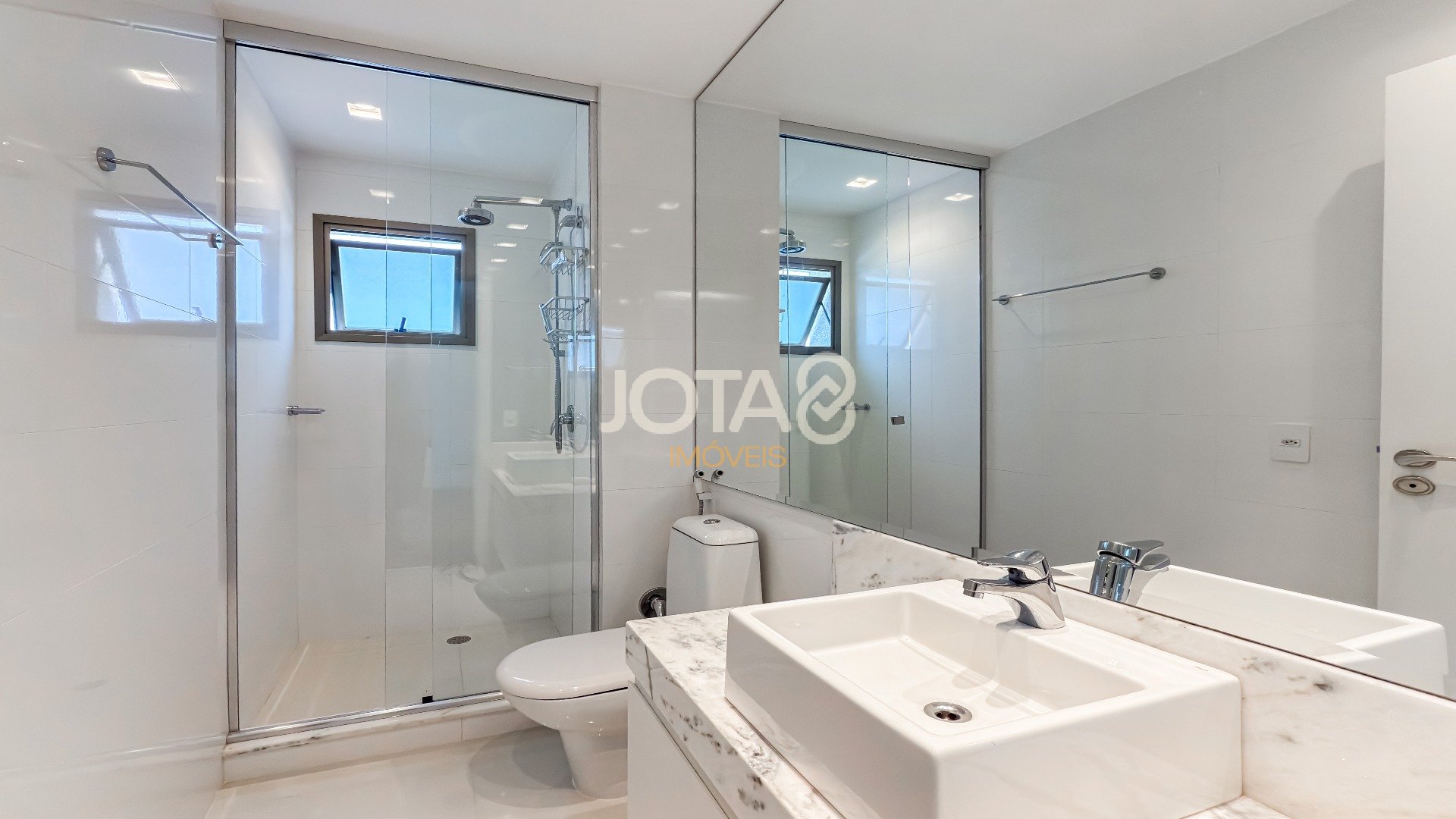 APARTAMENTO SOFISTICADO COM 3 SUITES EM LOCALIZAÇÃO NOBRE NO BATEL