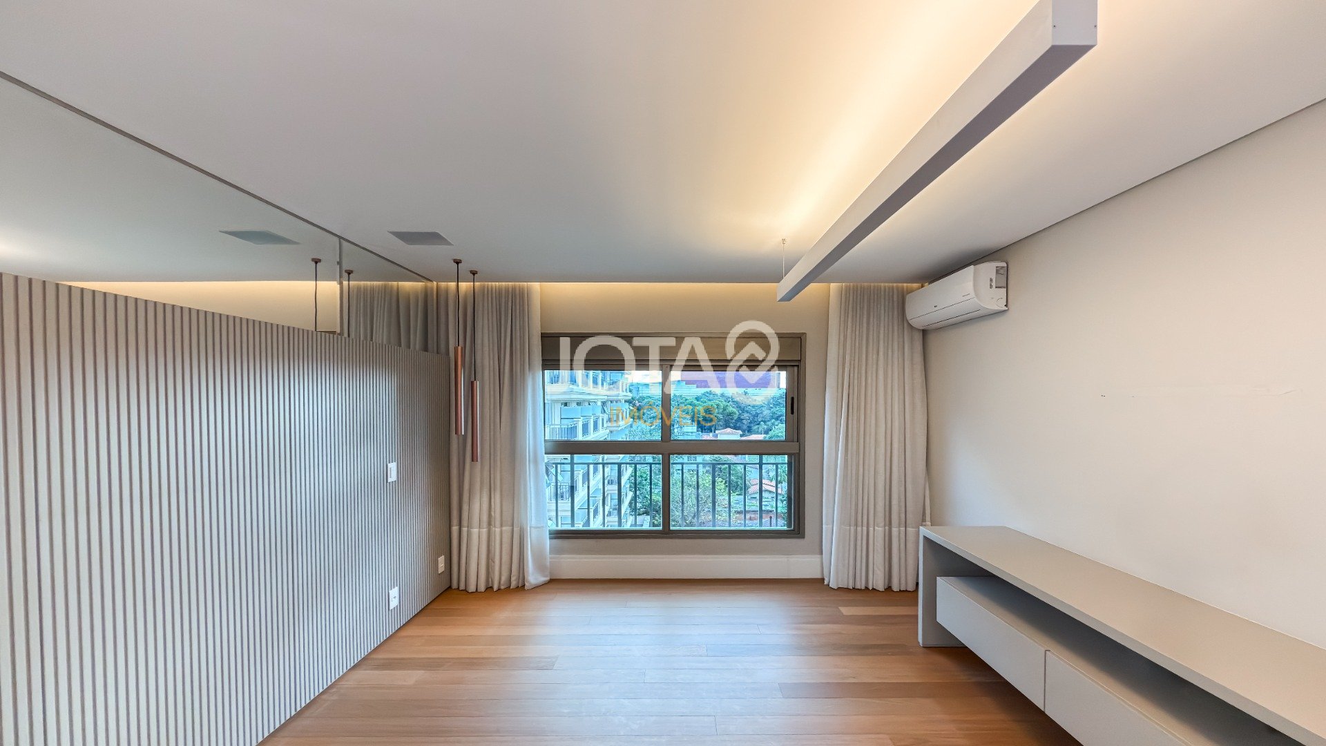 APARTAMENTO SOFISTICADO COM 3 SUITES EM LOCALIZAÇÃO NOBRE NO BATEL