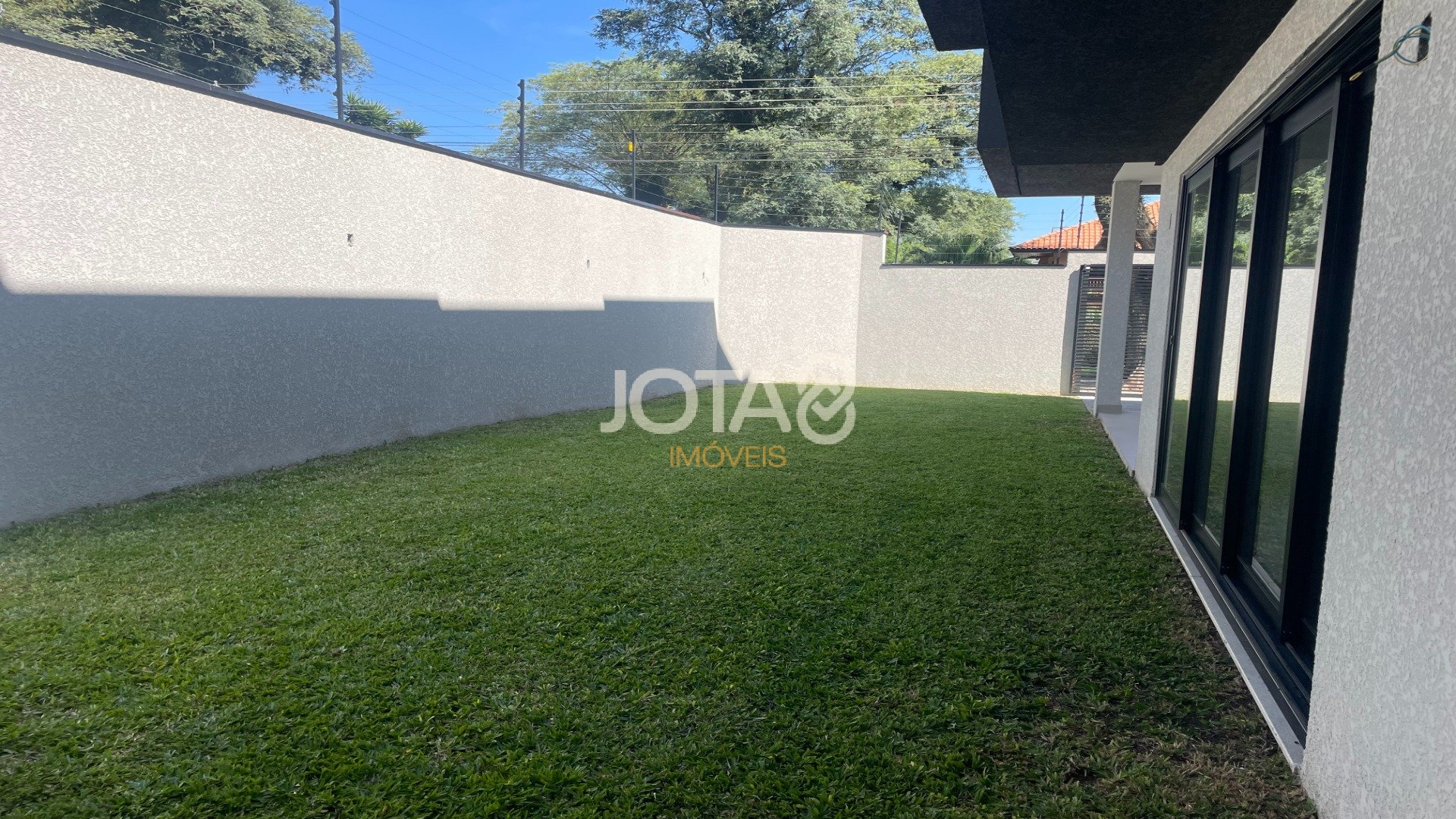 SOBRADO NO AGUA VERDE, ESQUINA COM TERRRENO