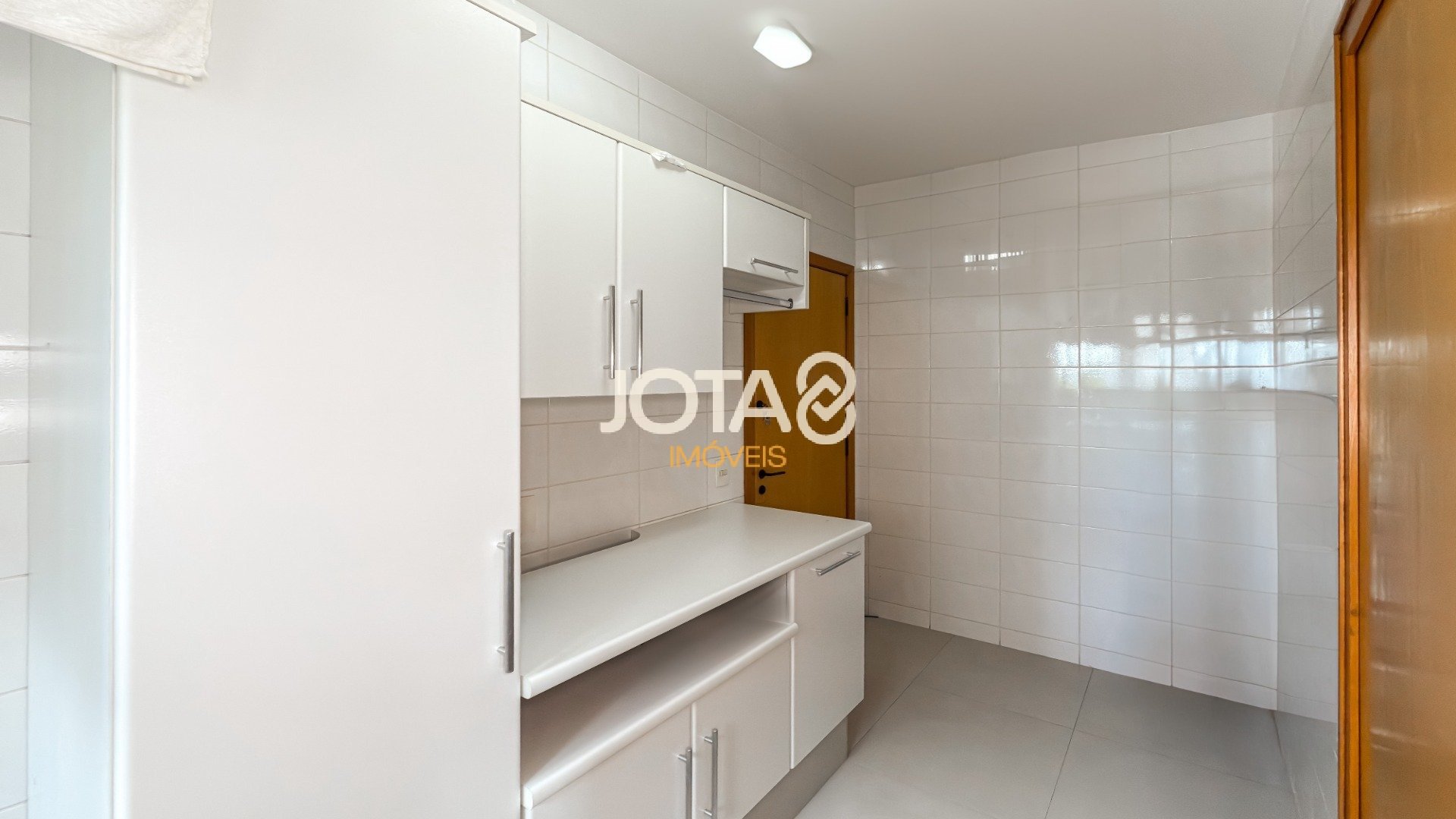 APÊ COM 127M  CONDOMINIO CLUBE