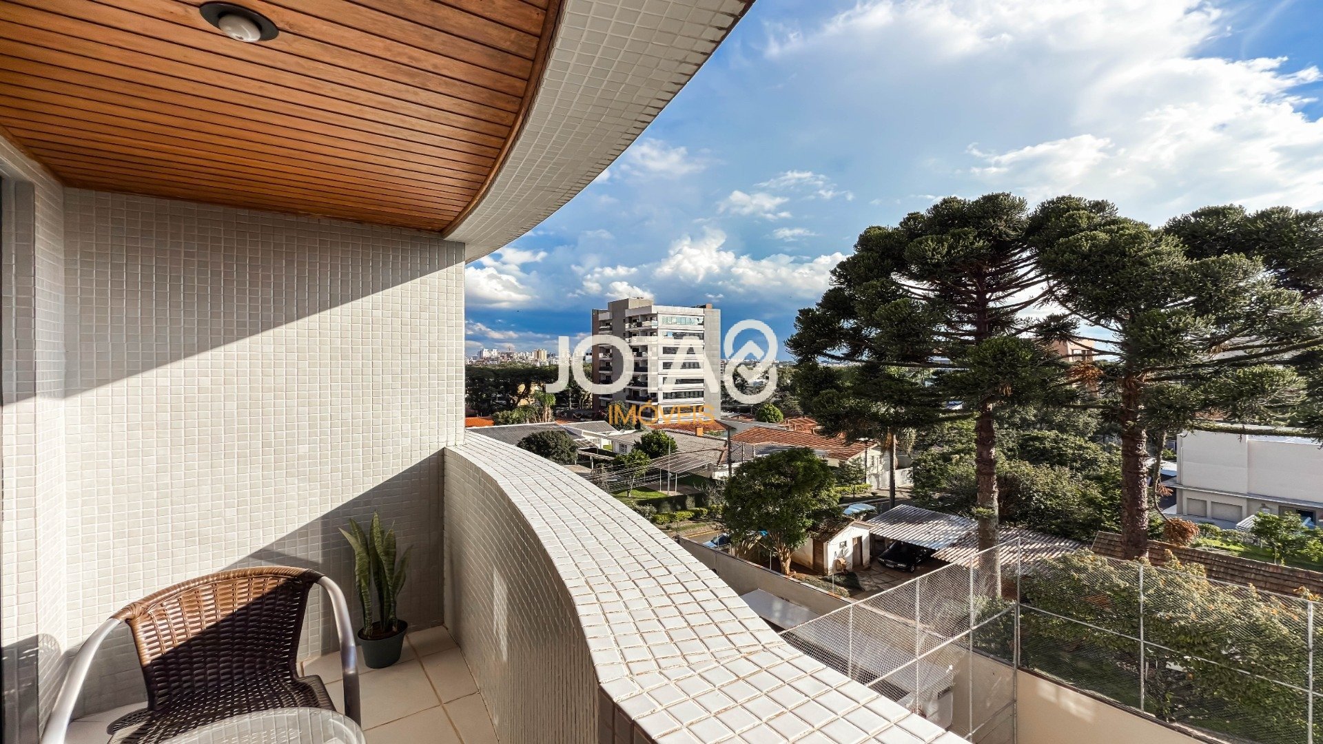APÊ COM 127M  CONDOMINIO CLUBE