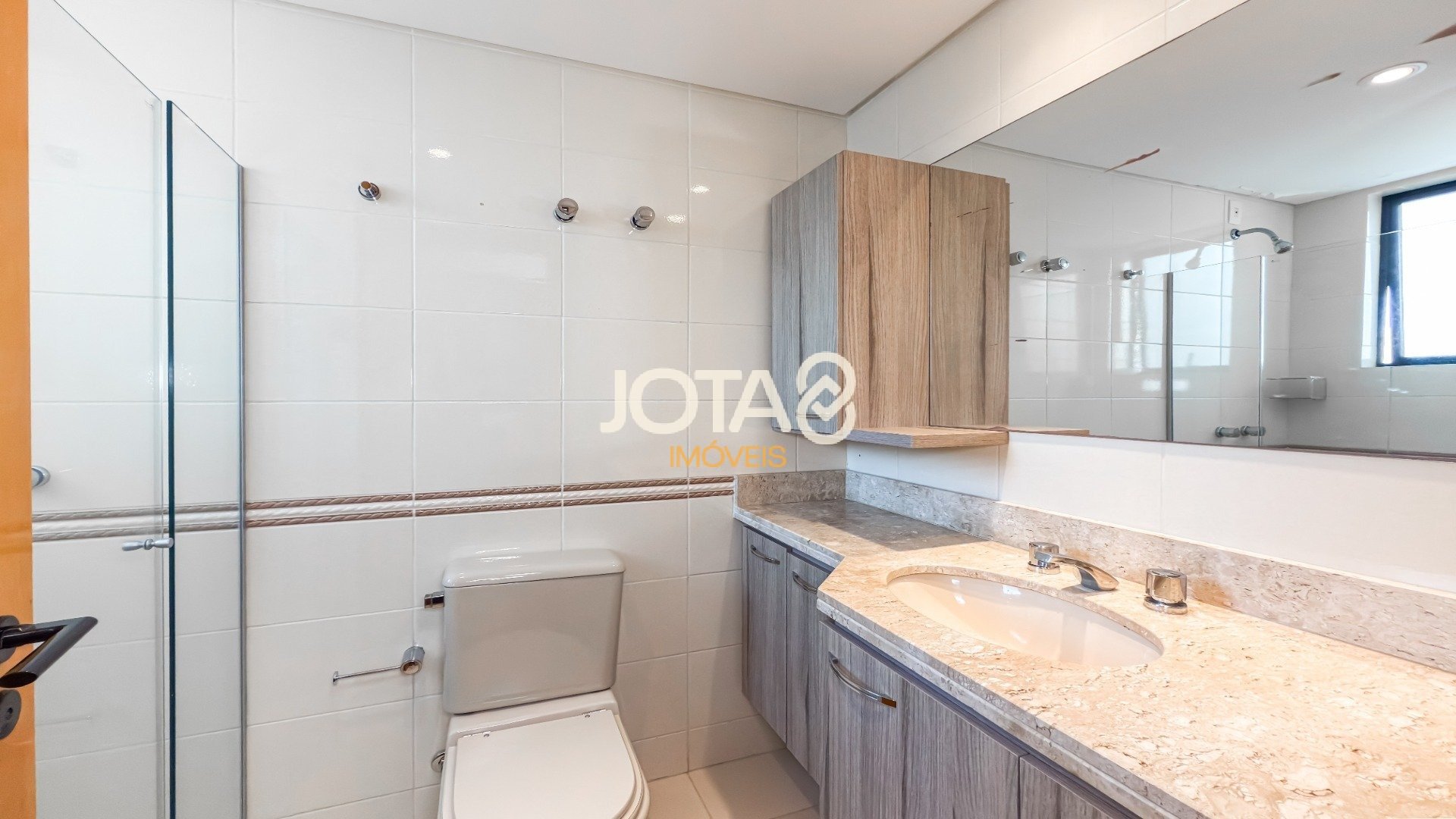 APÊ COM 127M  CONDOMINIO CLUBE