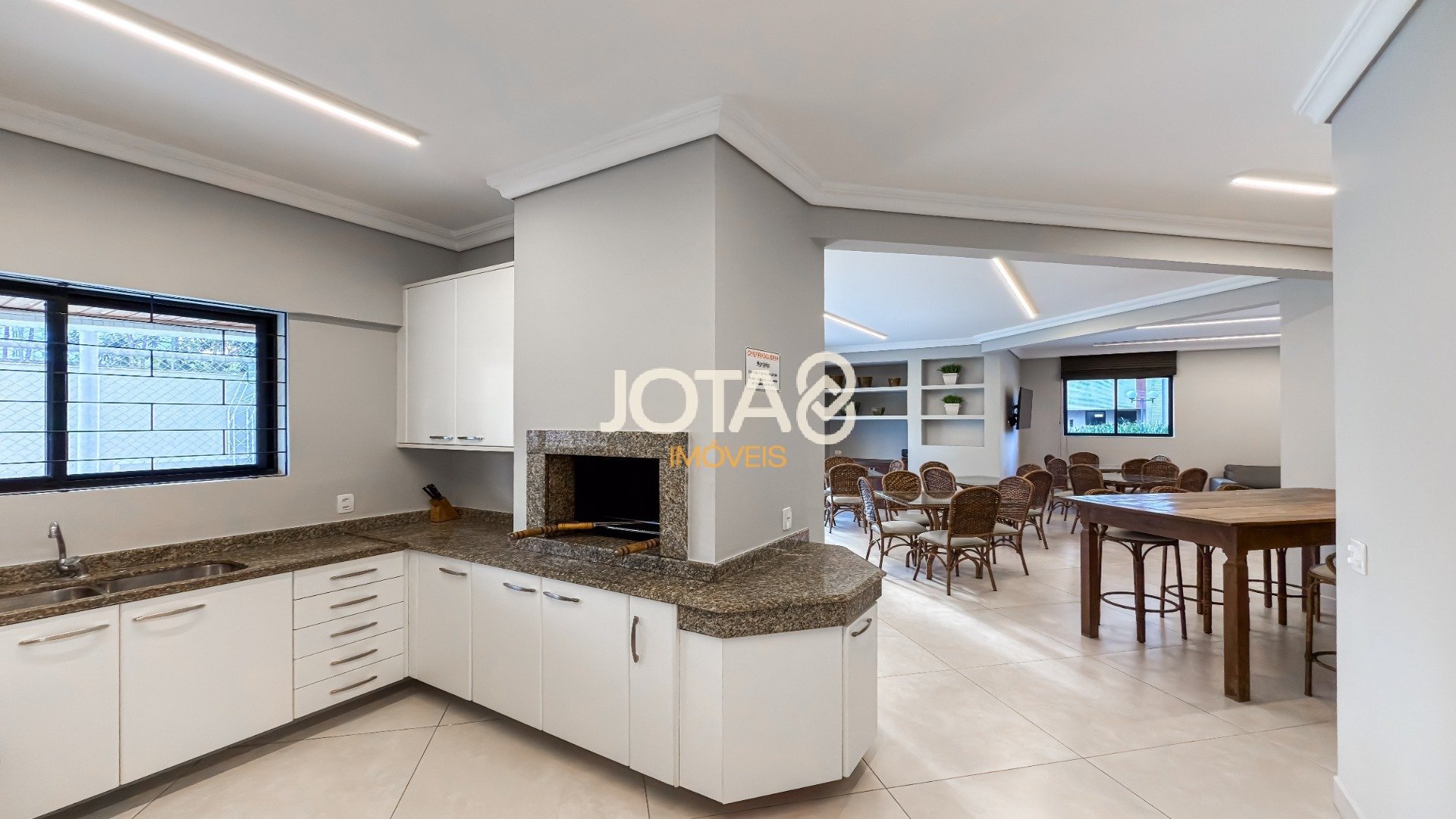 APÊ COM 127M  CONDOMINIO CLUBE