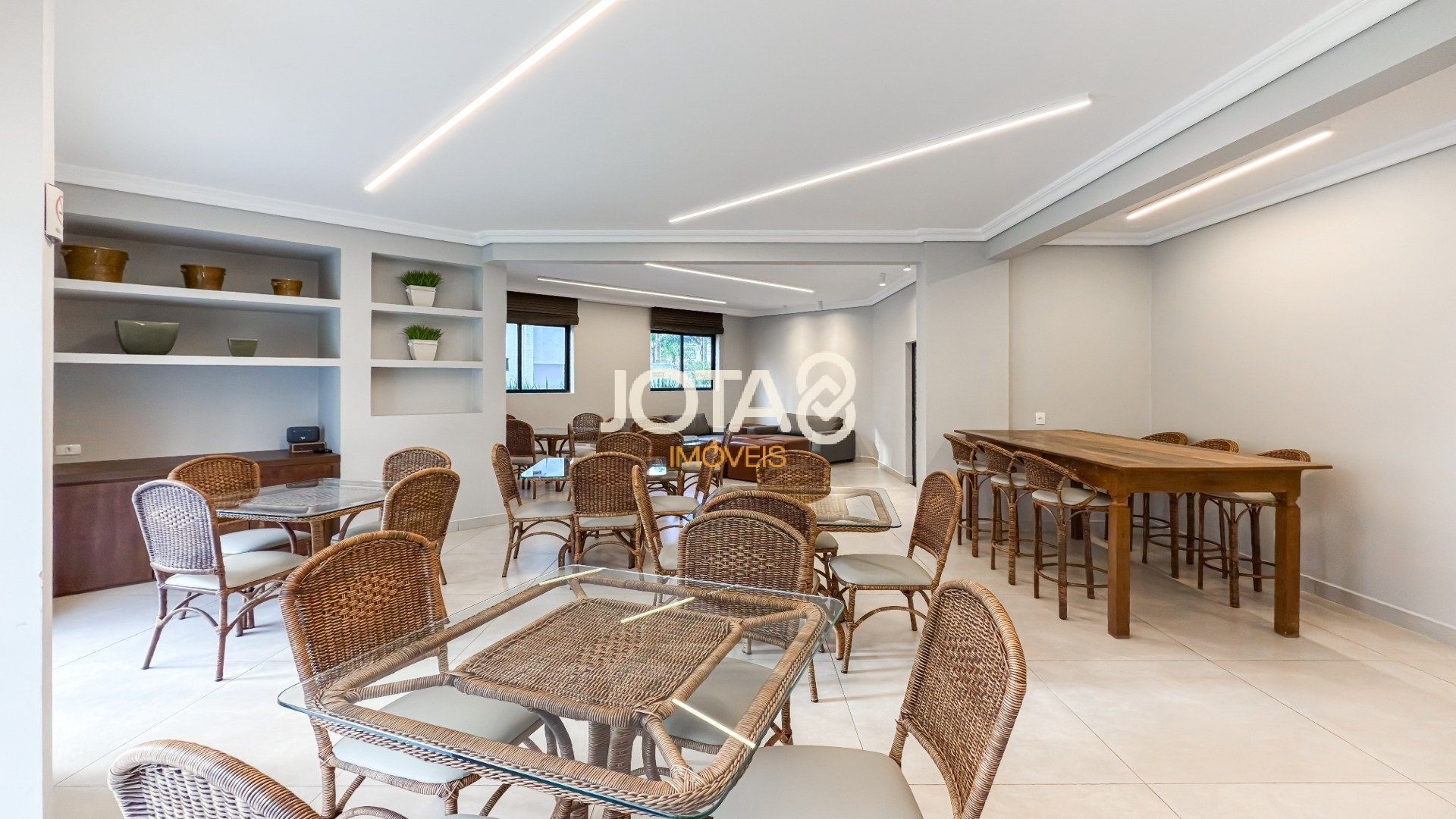 APÊ COM 127M  CONDOMINIO CLUBE