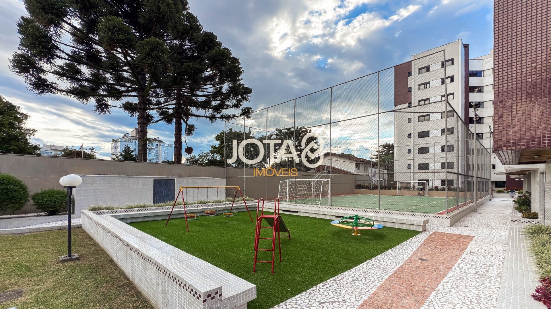 APÊ COM 127M  CONDOMINIO CLUBE