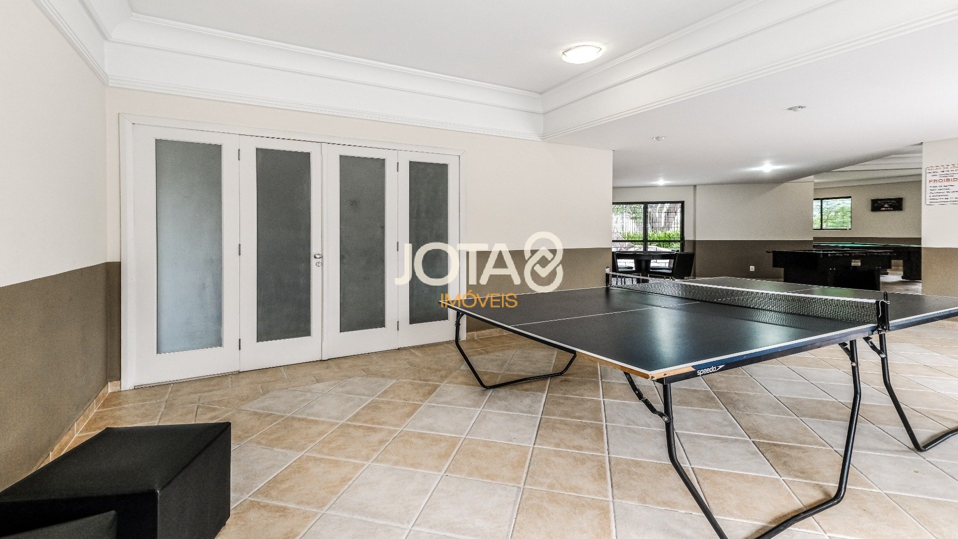 APÊ COM 127M  CONDOMINIO CLUBE