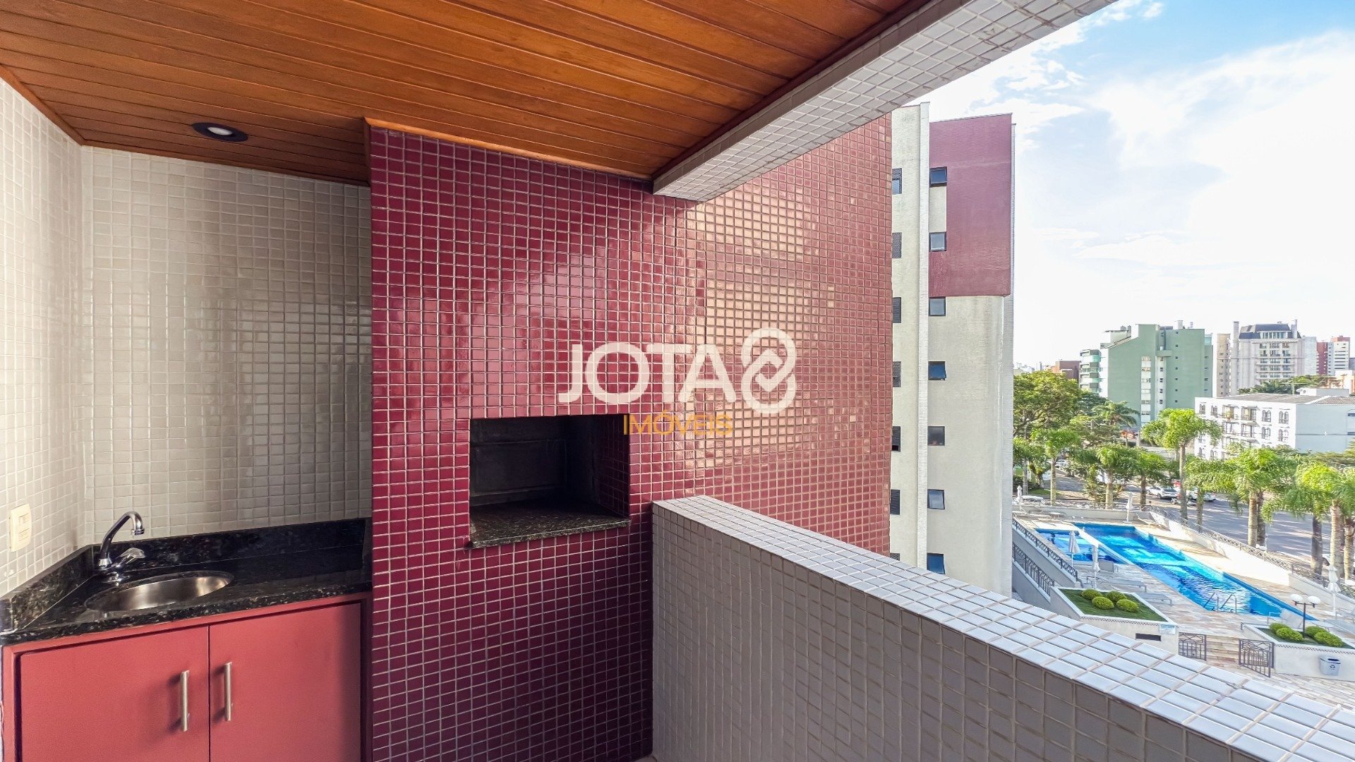 APÊ COM 127M  CONDOMINIO CLUBE