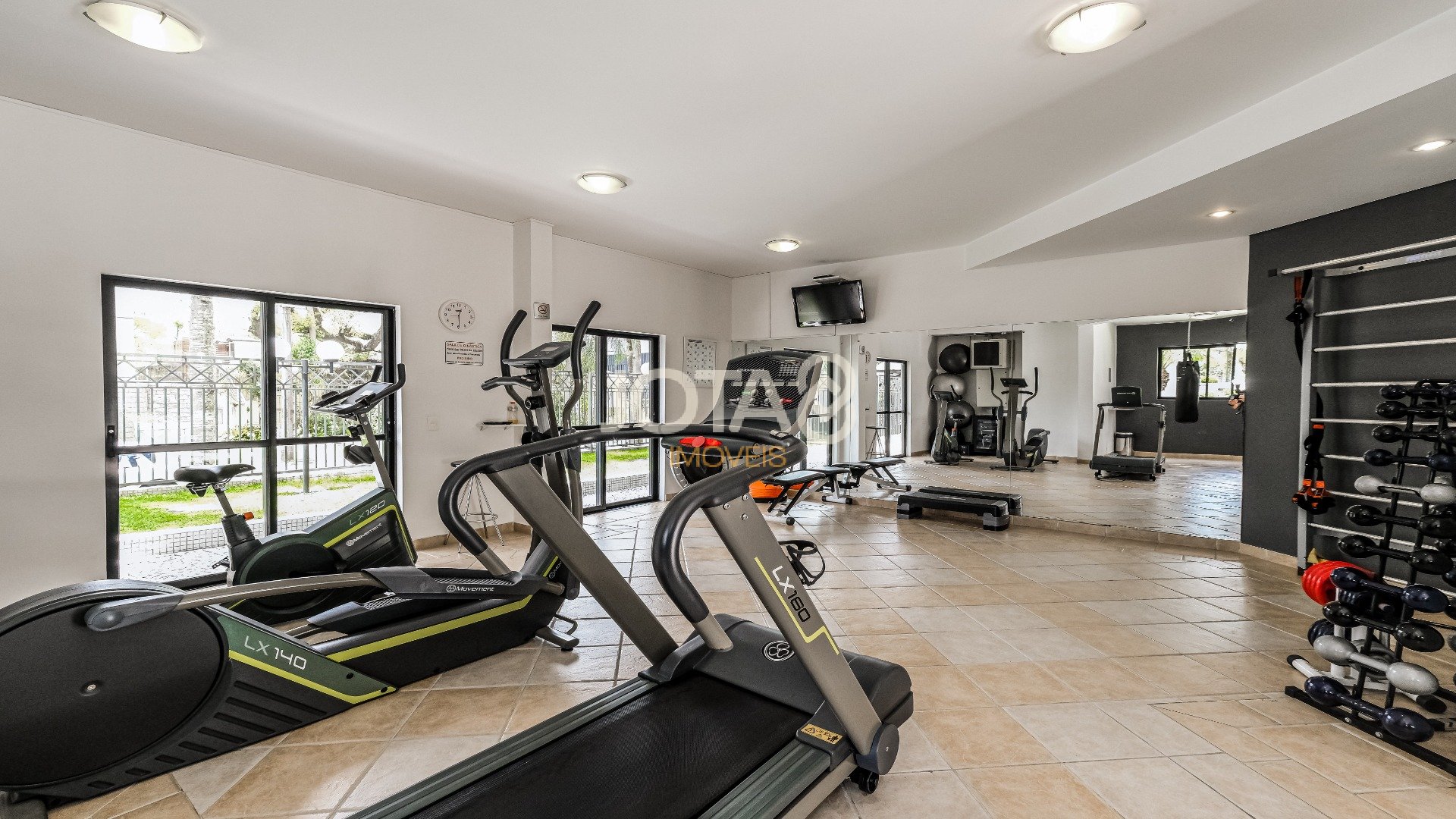 APÊ COM 127M  CONDOMINIO CLUBE