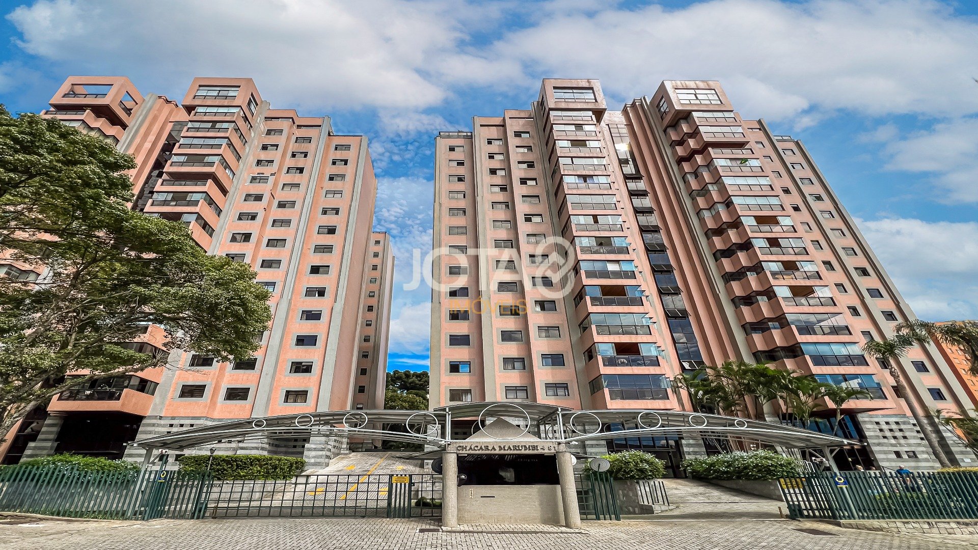 APARTAMENTO 4 QUARTOS SENDO 2 SUÍTES