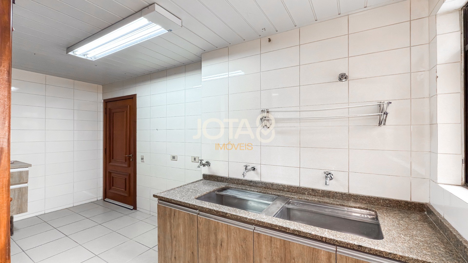 APARTAMENTO 4 QUARTOS SENDO 2 SUÍTES