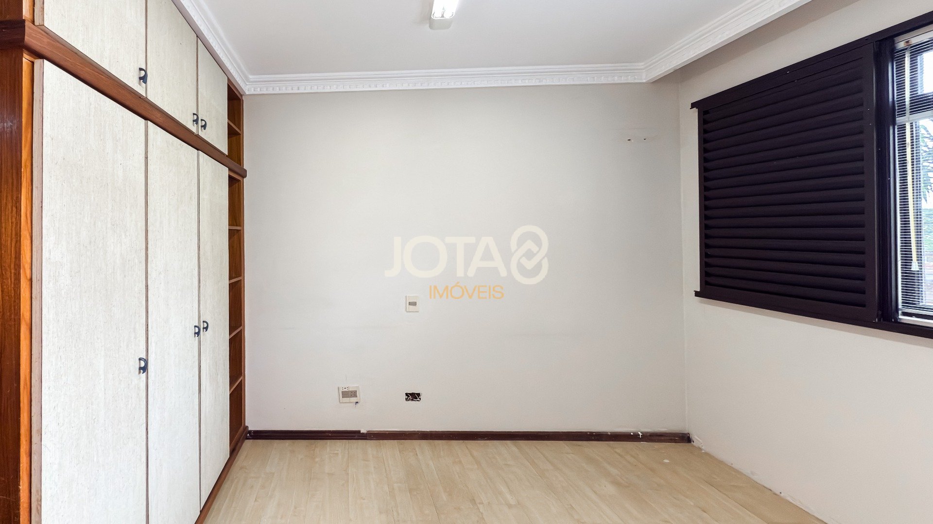 APARTAMENTO 4 QUARTOS SENDO 2 SUÍTES