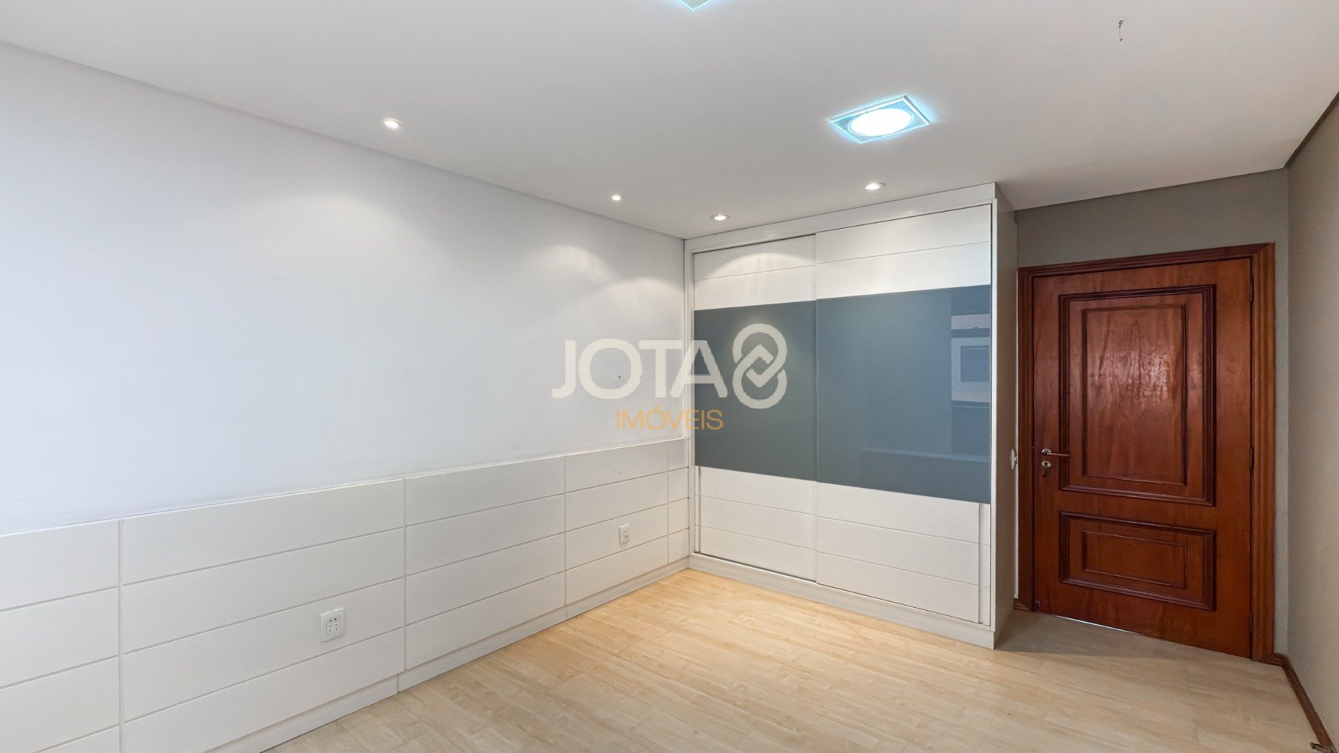 APARTAMENTO 4 QUARTOS SENDO 2 SUÍTES