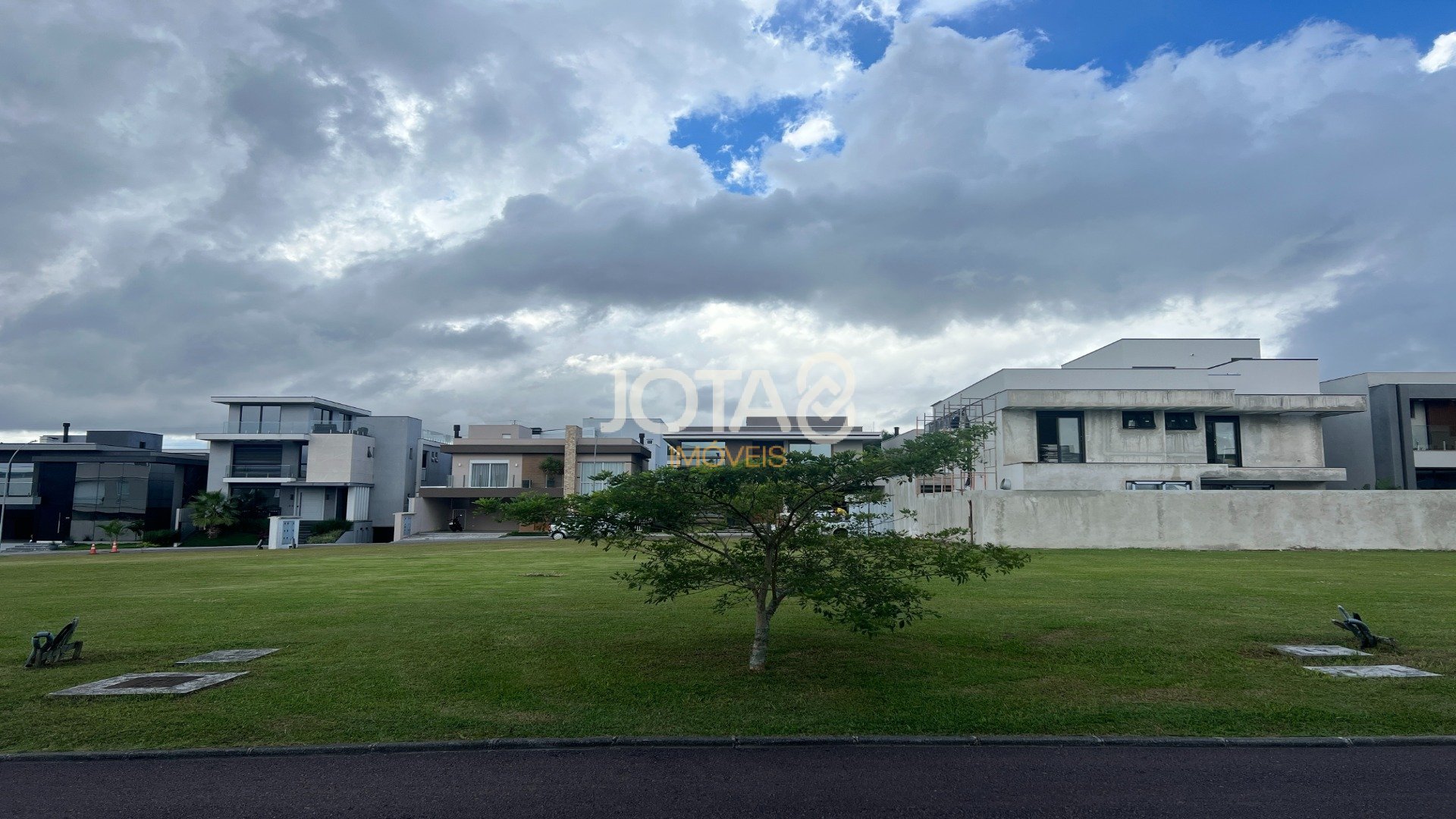 TERRENO EM CONDOMÍNIO FECHADO NO UBERABA!