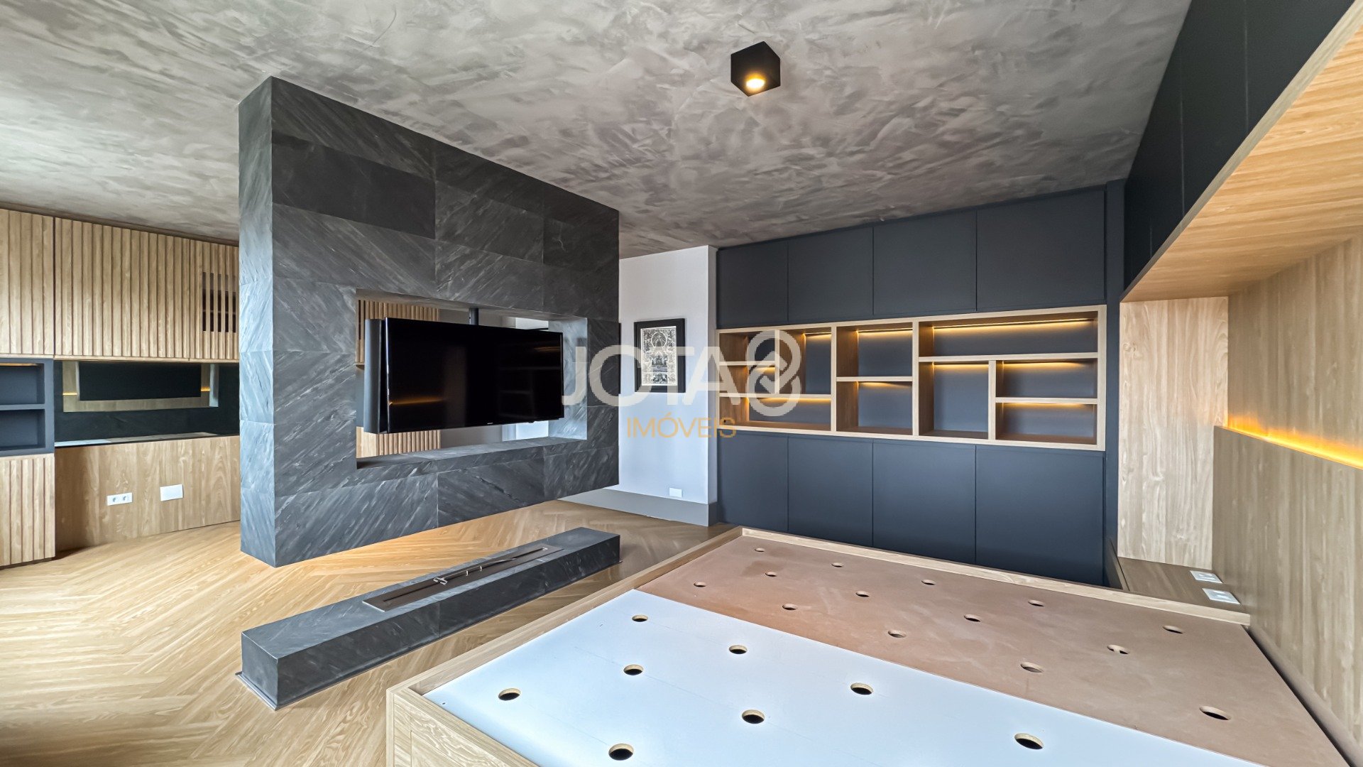 AMPLO APARTAMENTO FACE NORTE NO BATEL