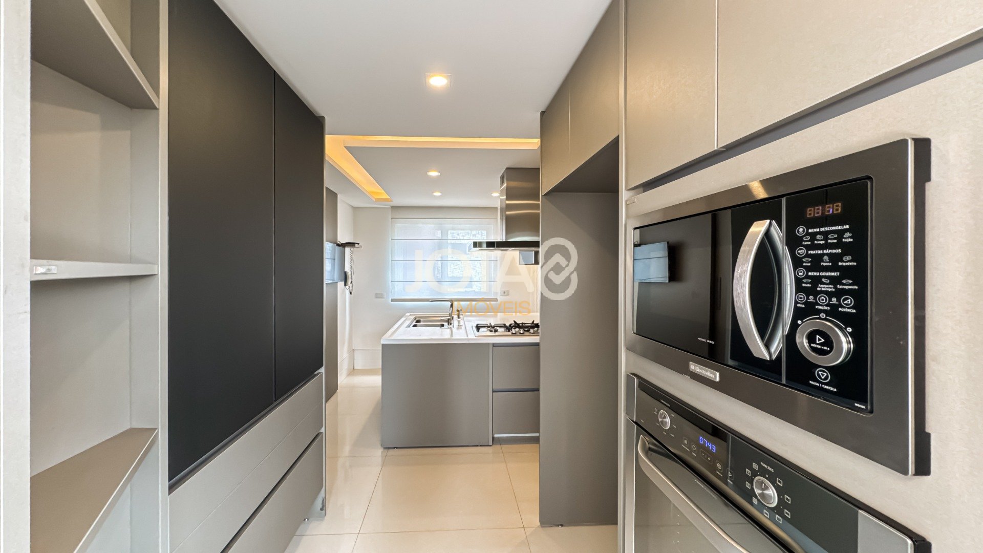 AMPLO APARTAMENTO FACE NORTE NO BATEL