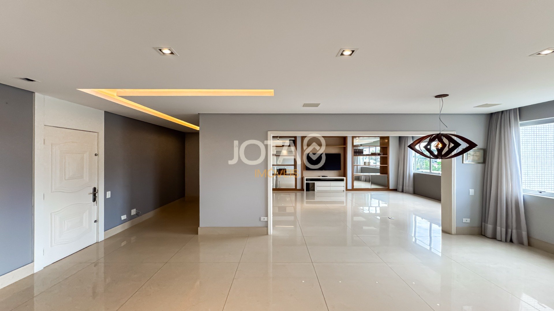 AMPLO APARTAMENTO FACE NORTE NO BATEL