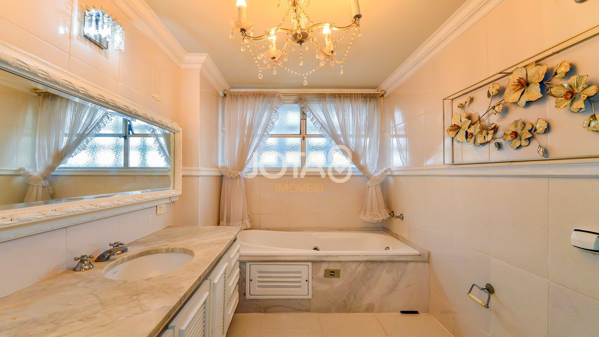 APARTAMENTO 3 QUARTOS AO LADO DA PRAÇA DO JAPÃO!