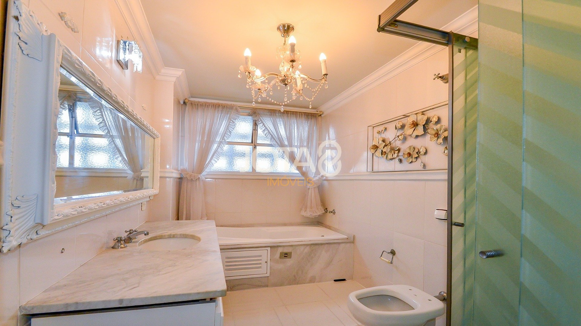 APARTAMENTO 3 QUARTOS AO LADO DA PRAÇA DO JAPÃO!