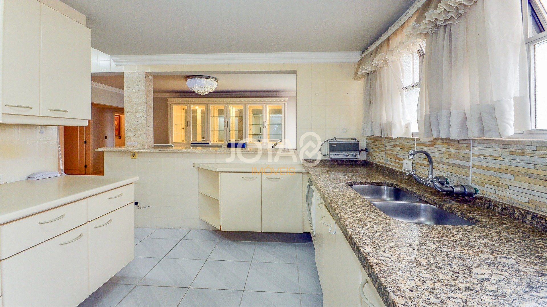 APARTAMENTO 3 QUARTOS AO LADO DA PRAÇA DO JAPÃO!