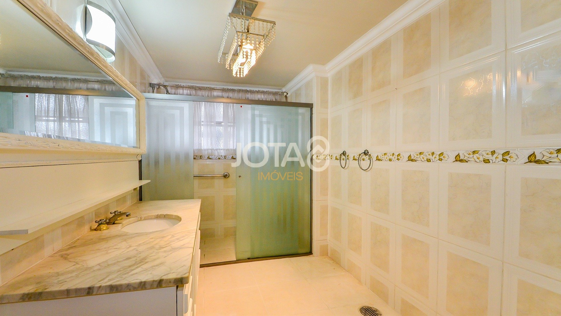 APARTAMENTO 3 QUARTOS AO LADO DA PRAÇA DO JAPÃO!