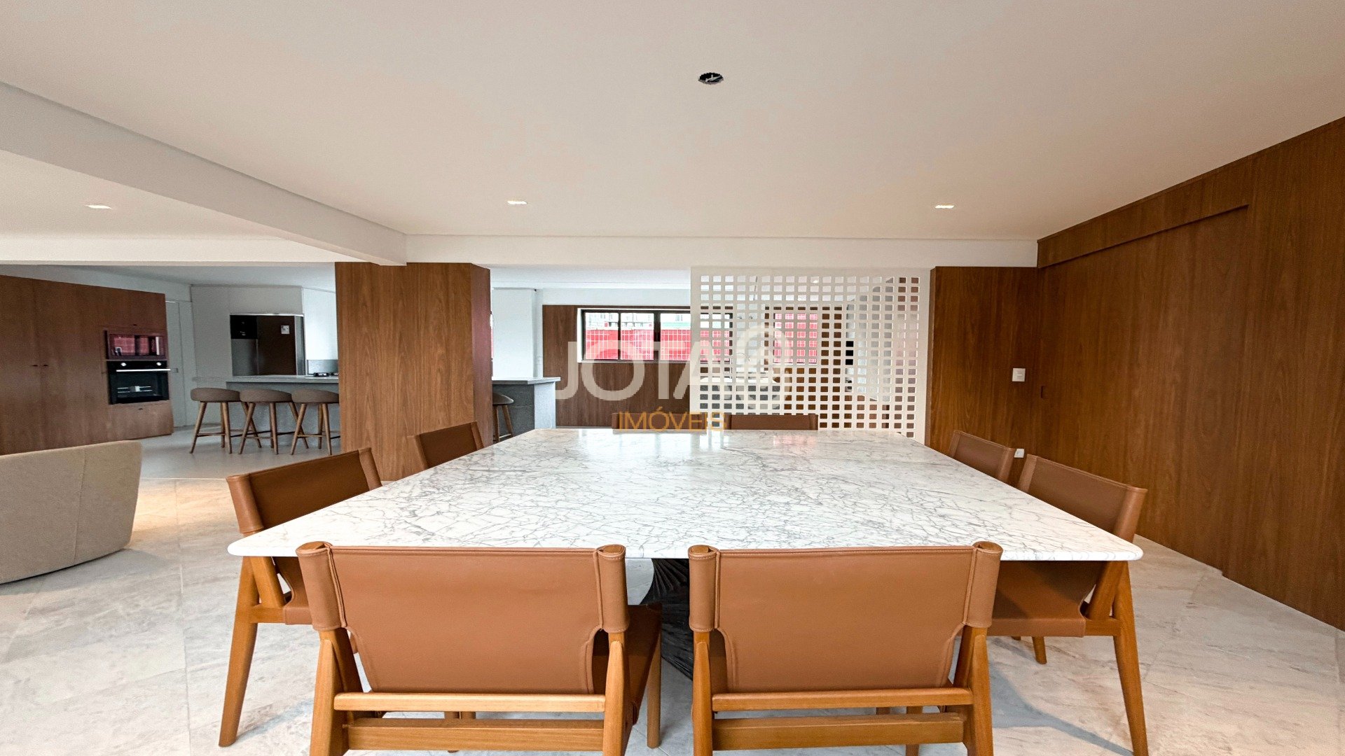 APARTAMENTO REFORMADO COM 4 SUÍTES NO BATEL