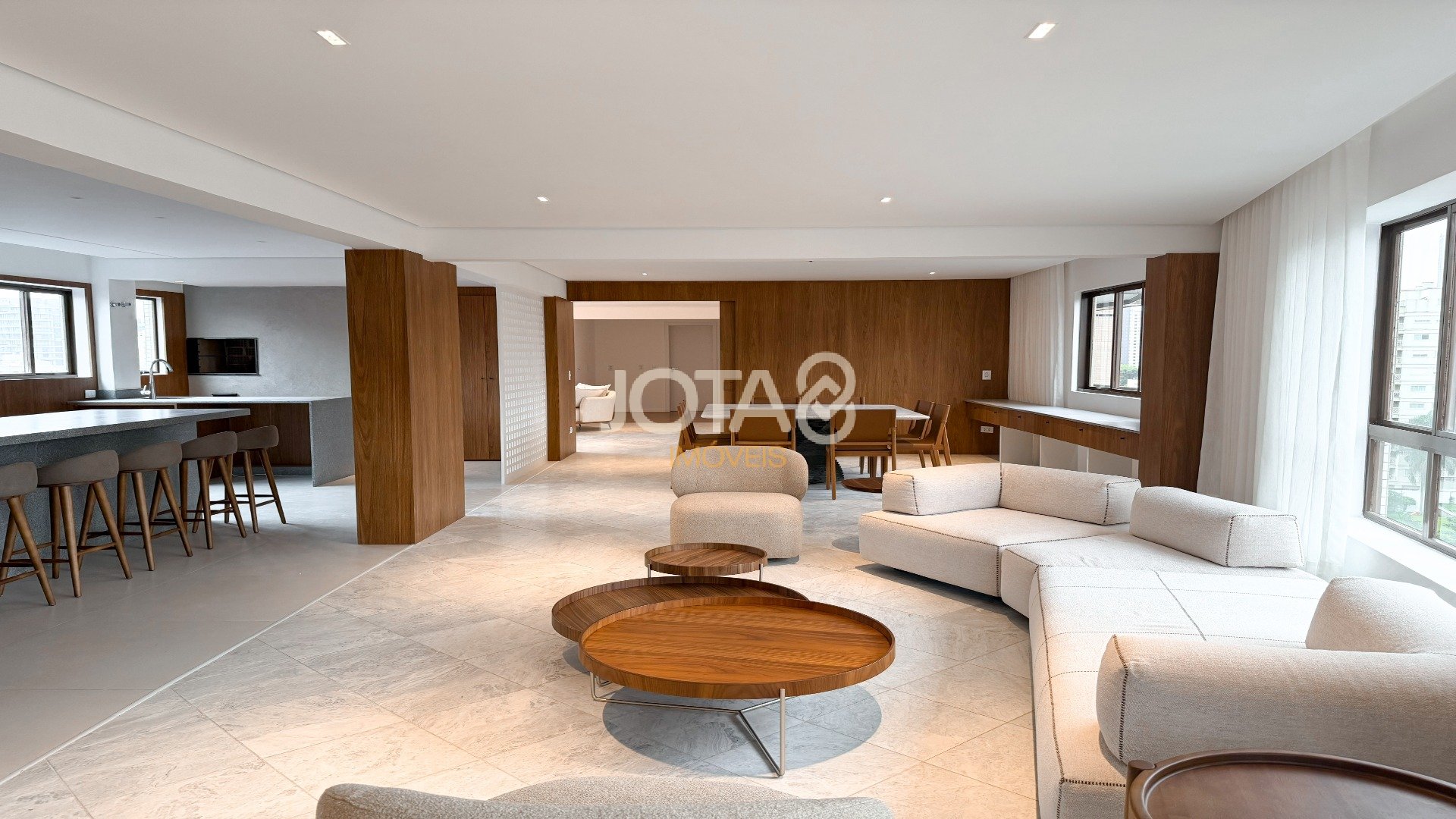 Foto de destaque Apartamento reformado com 4 suítes no batel