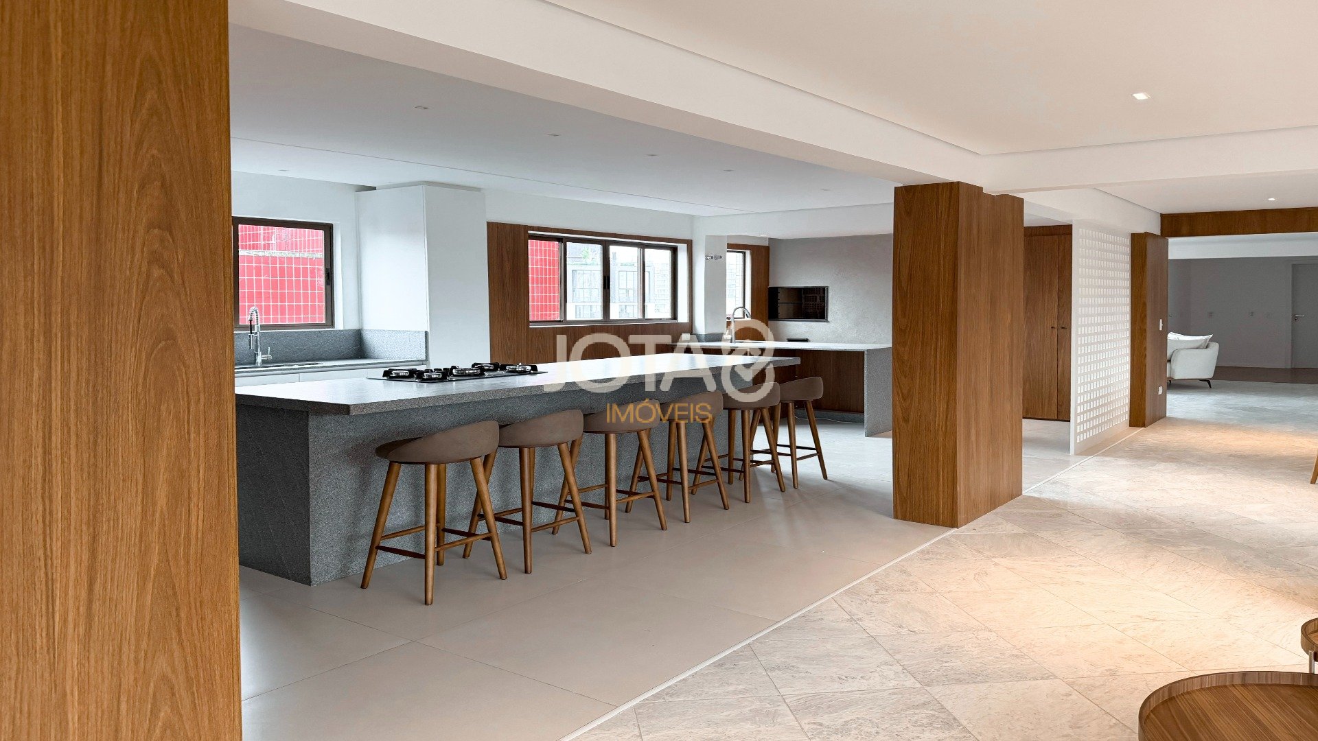 APARTAMENTO REFORMADO COM 4 SUÍTES NO BATEL