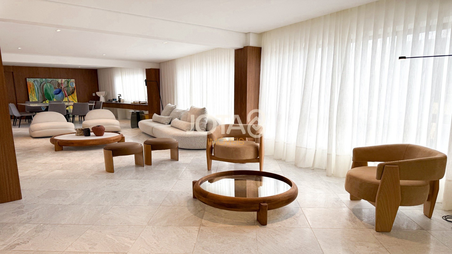 APARTAMENTO REFORMADO COM 4 SUÍTES NO BATEL