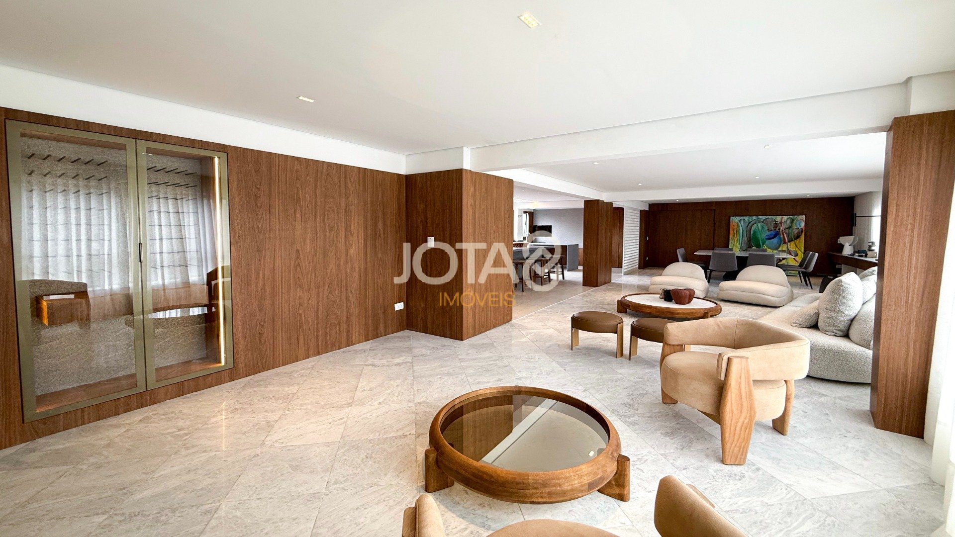APARTAMENTO REFORMADO COM 4 SUÍTES NO BATEL
