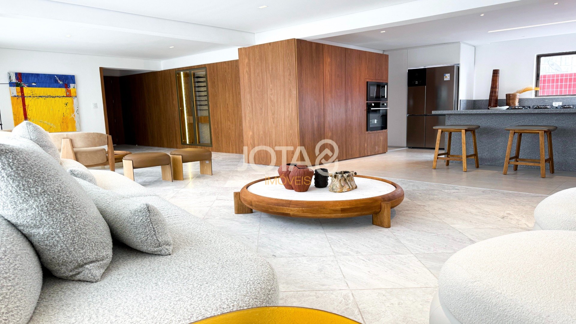 APARTAMENTO REFORMADO COM 4 SUÍTES NO BATEL