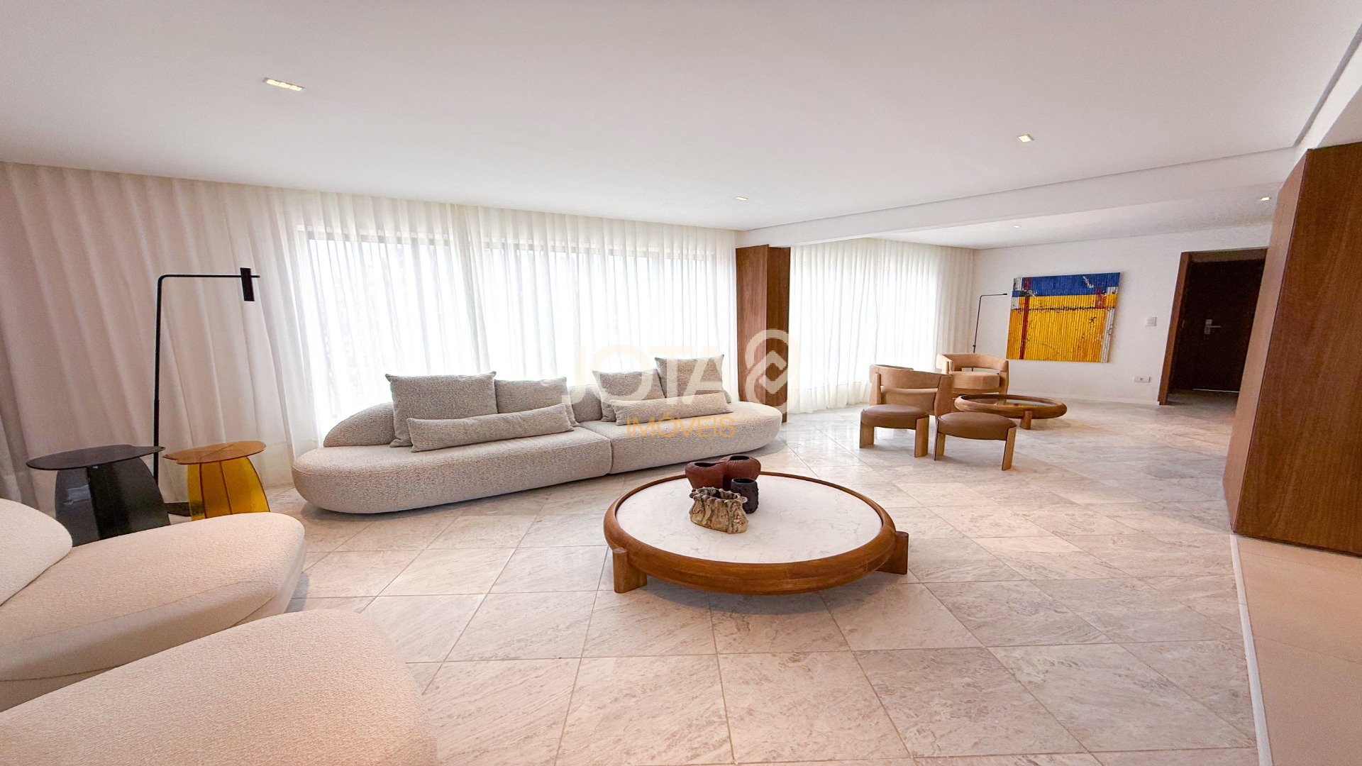 APARTAMENTO REFORMADO COM 4 SUÍTES NO BATEL