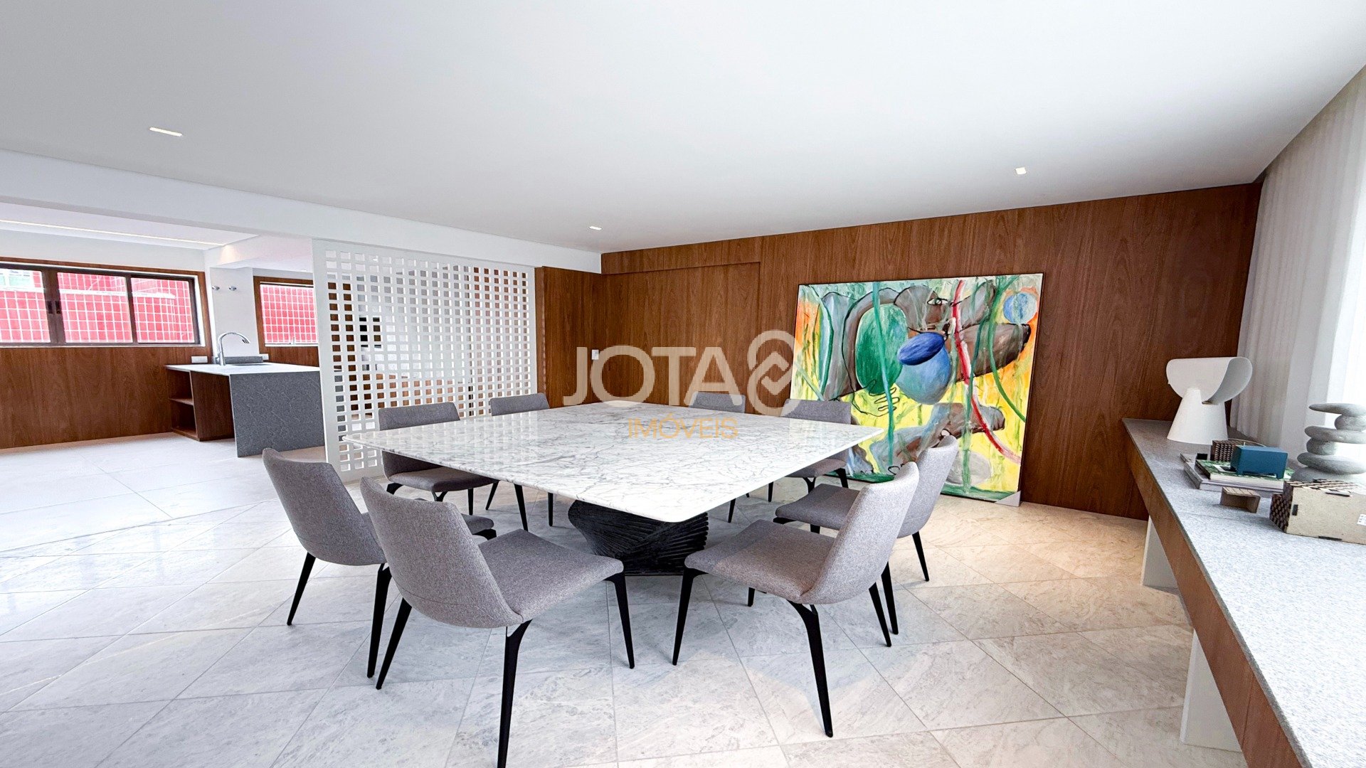 APARTAMENTO REFORMADO COM 4 SUÍTES NO BATEL