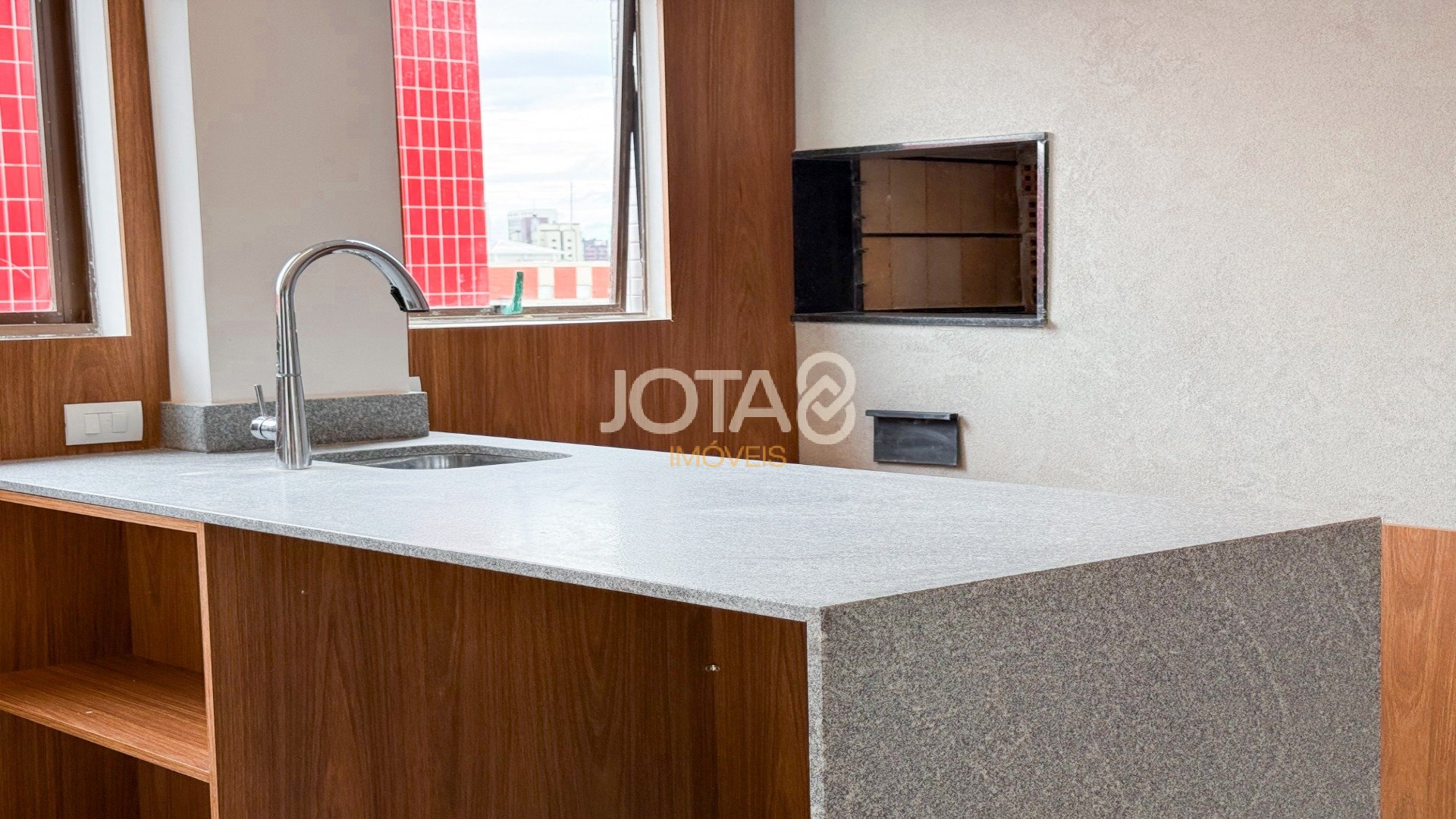 APARTAMENTO REFORMADO COM 4 SUÍTES NO BATEL