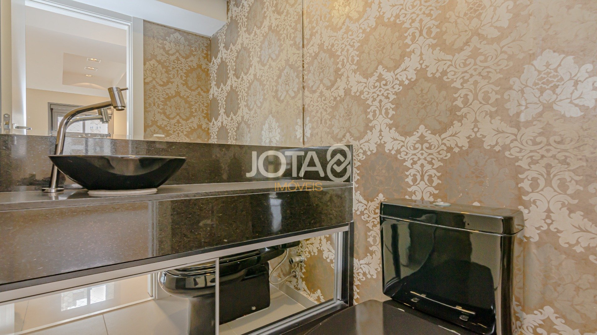 APARTAMENTO COM 3 SUÍTES E 2 VAGAS FACE NORTE