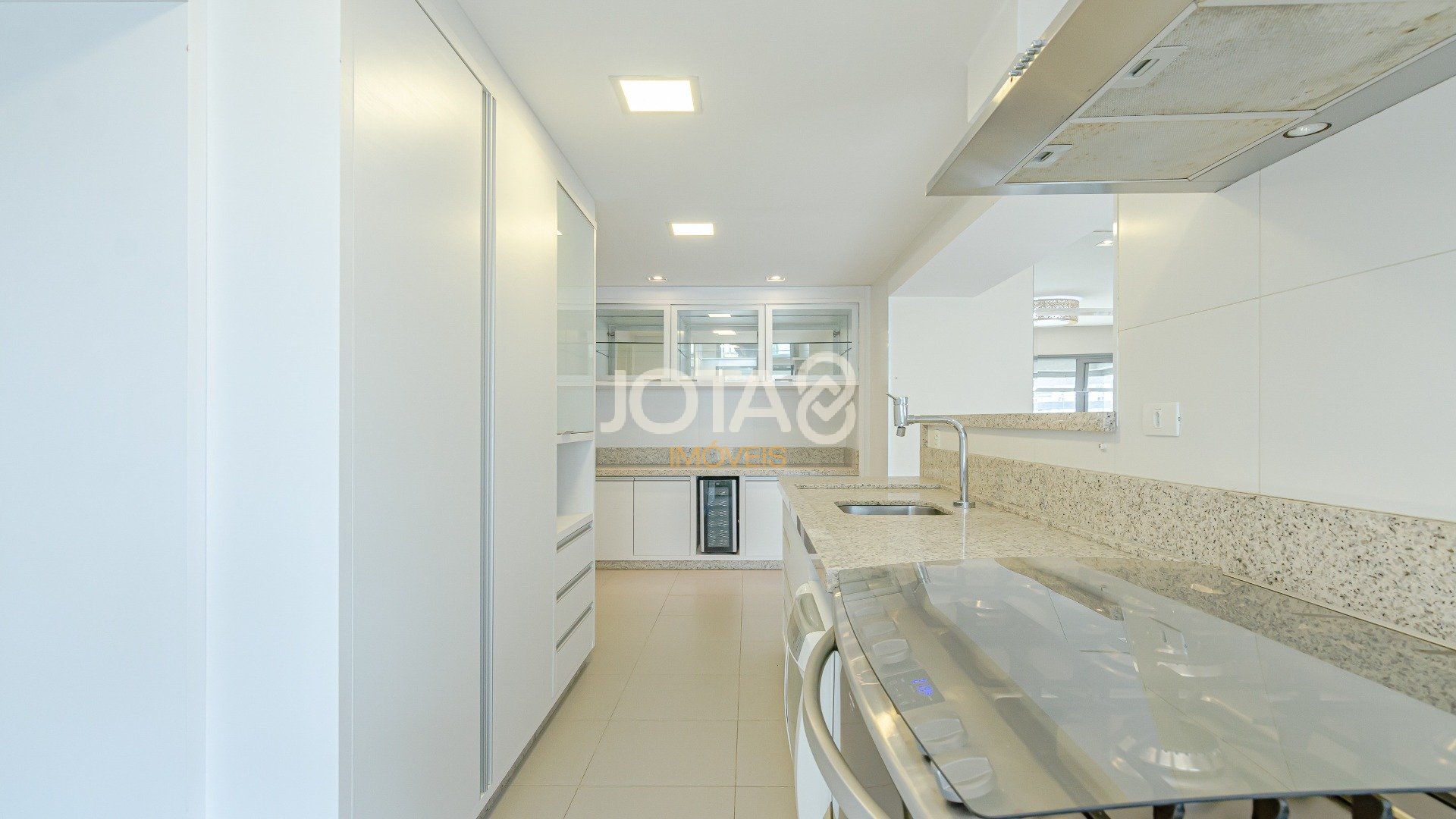 APARTAMENTO COM 3 SUÍTES E 2 VAGAS FACE NORTE
