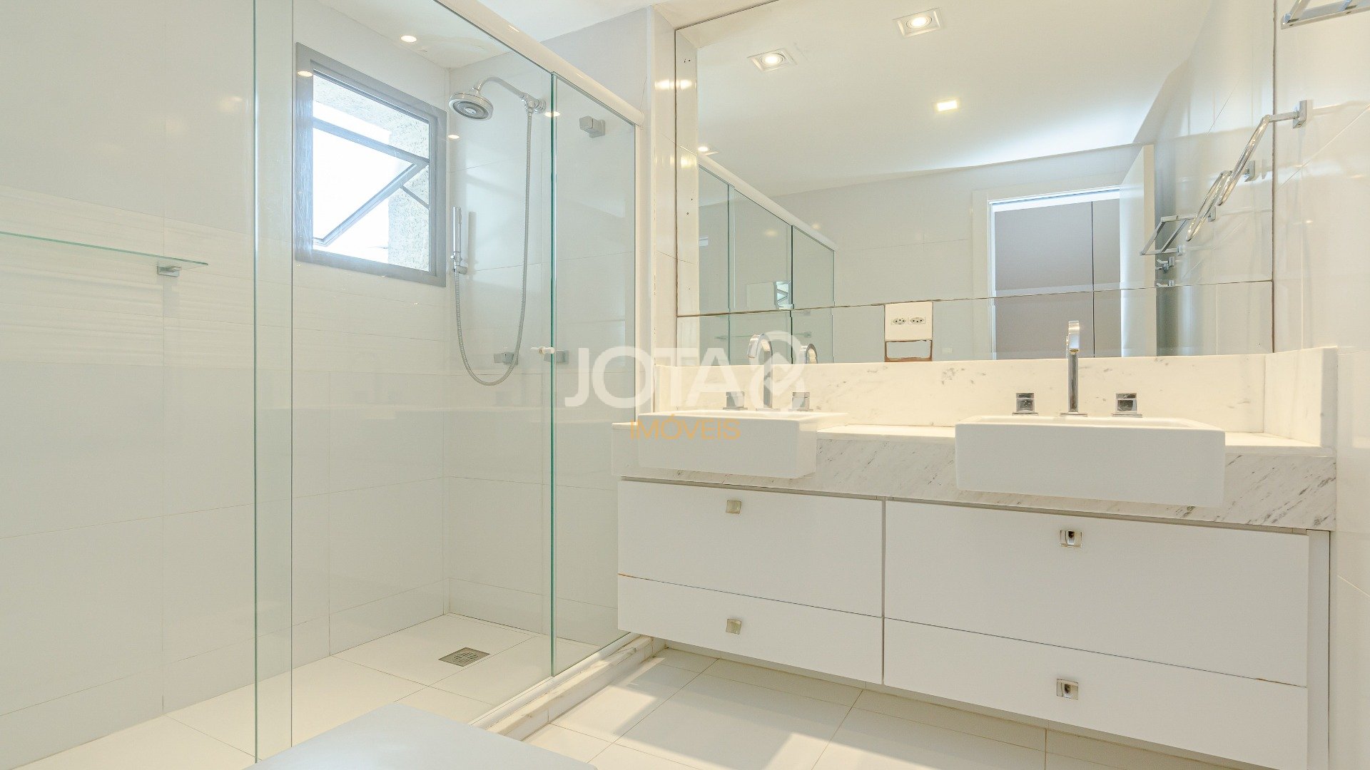 APARTAMENTO COM 3 SUÍTES E 2 VAGAS FACE NORTE