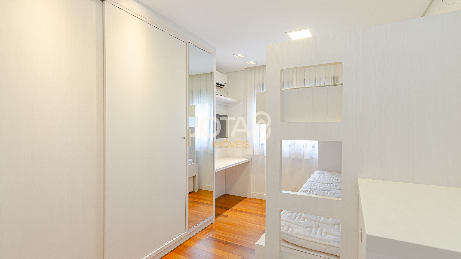 APARTAMENTO COM 3 SUÍTES E 2 VAGAS FACE NORTE