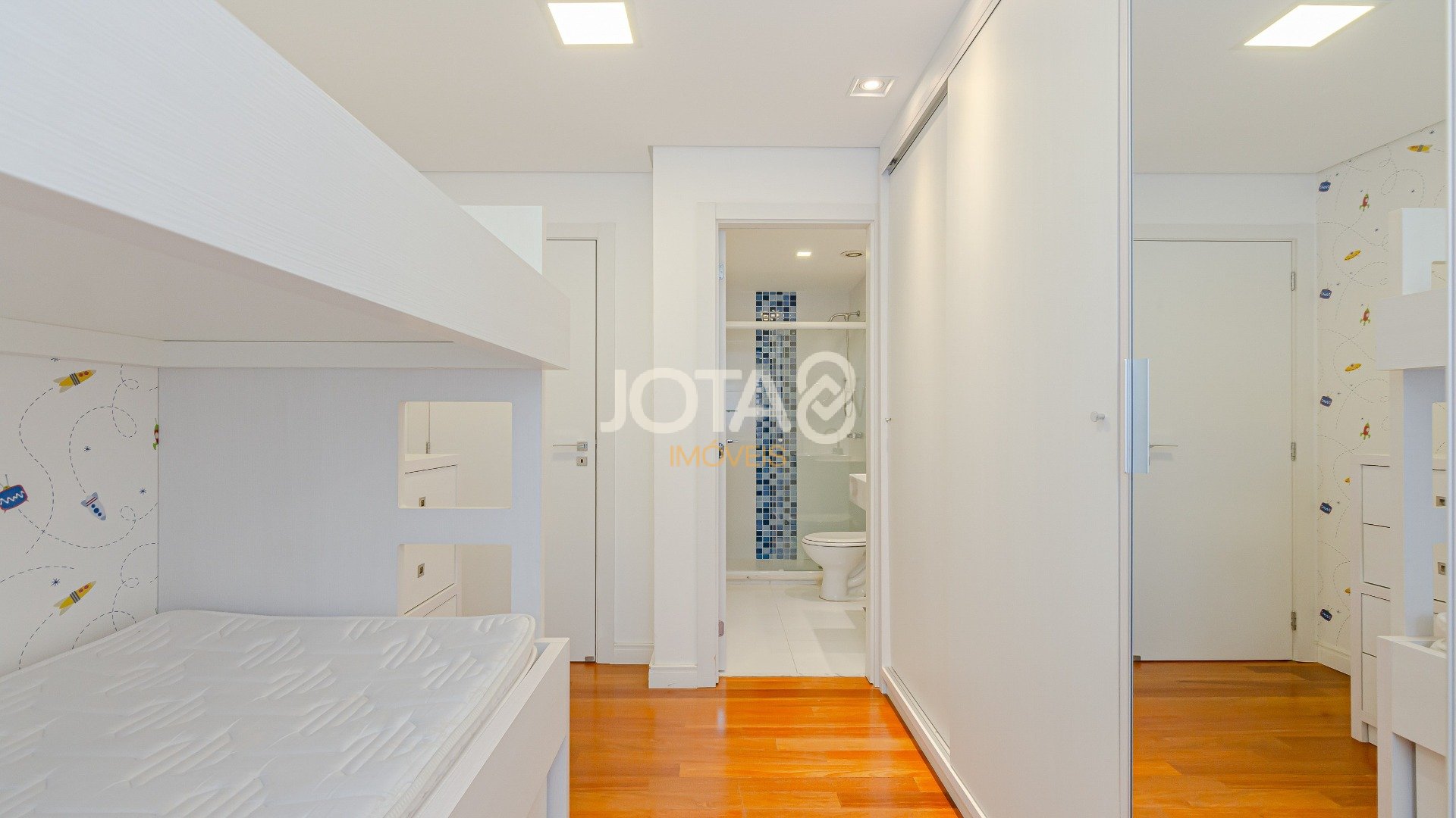 APARTAMENTO COM 3 SUÍTES E 2 VAGAS FACE NORTE