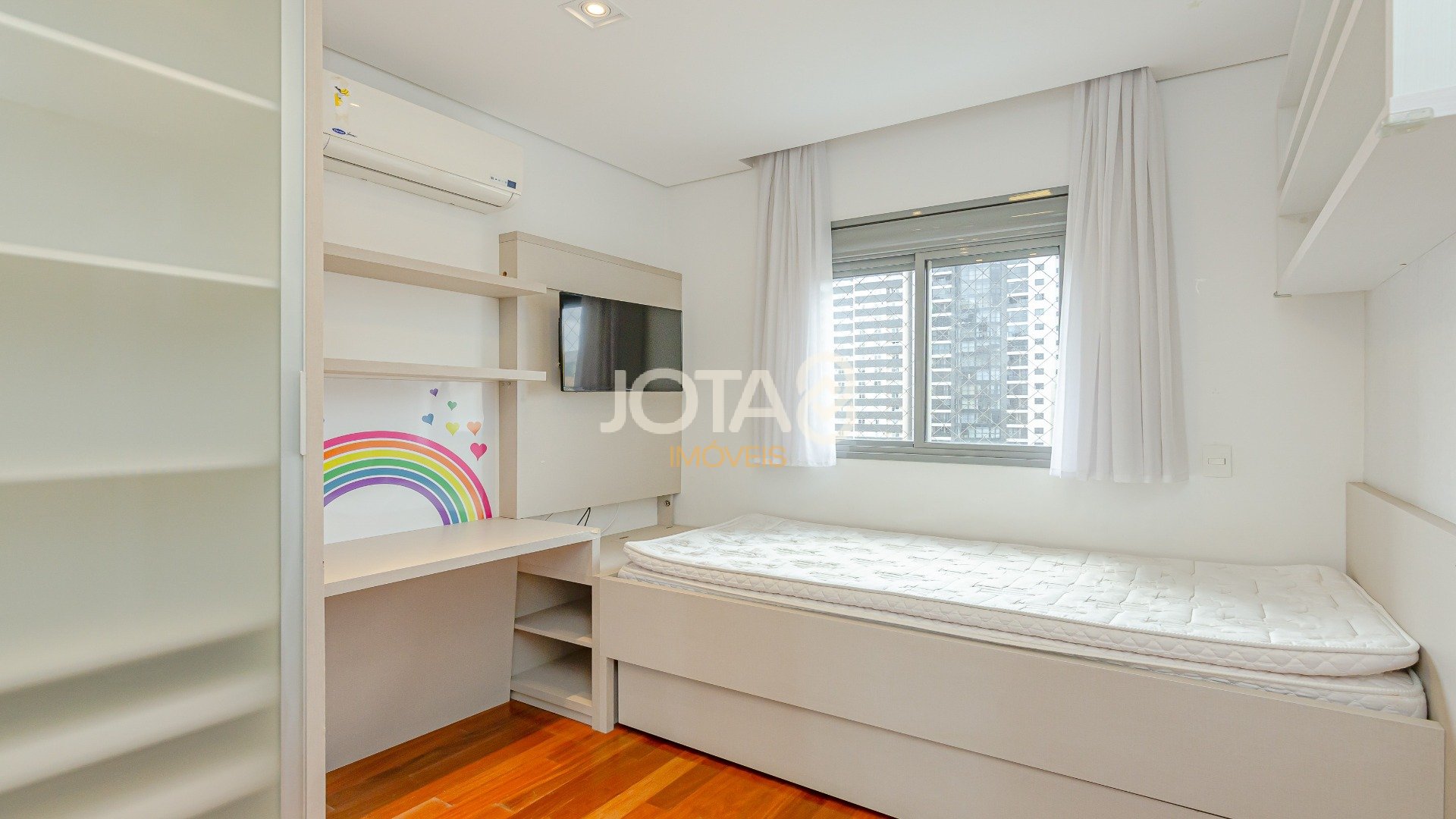 APARTAMENTO COM 3 SUÍTES E 2 VAGAS FACE NORTE