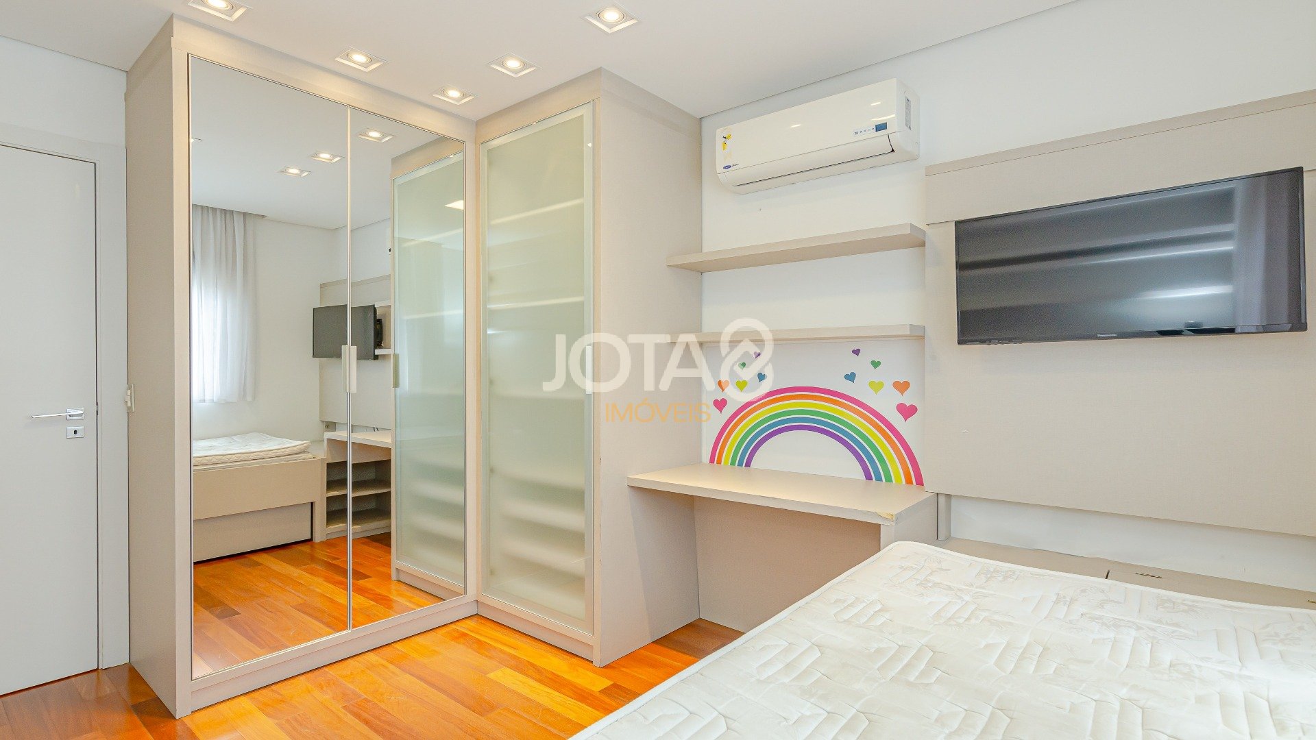 APARTAMENTO COM 3 SUÍTES E 2 VAGAS FACE NORTE
