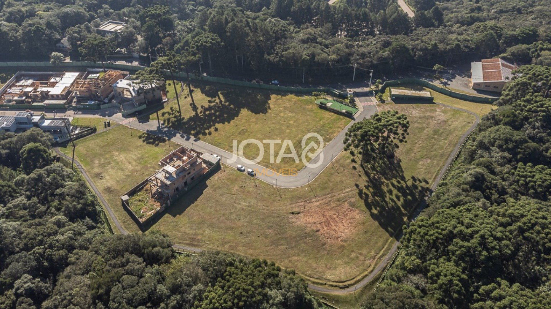 TERRENO COM 888 M² NO CONDOMÍNIO PARADISO RESIDENCIAL