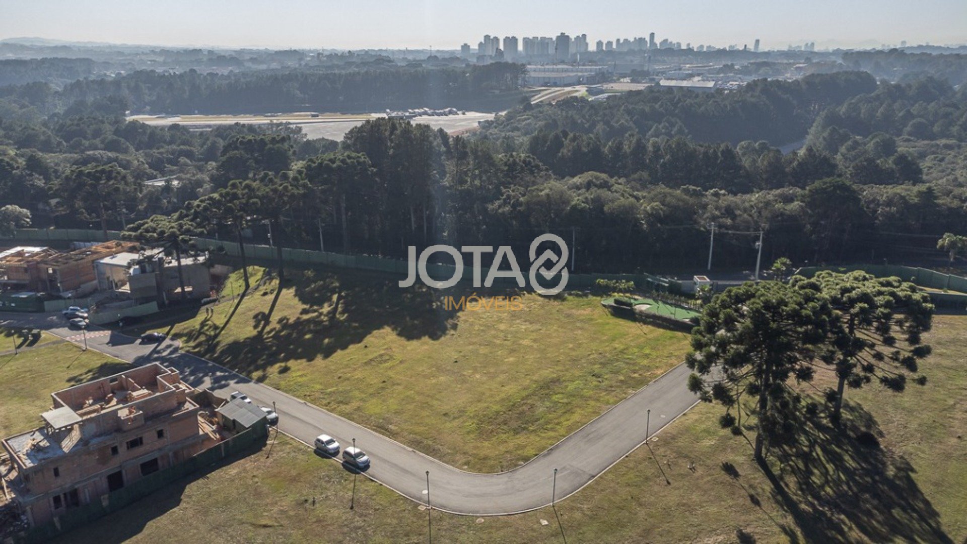 TERRENO COM 888 M² NO CONDOMÍNIO PARADISO RESIDENCIAL