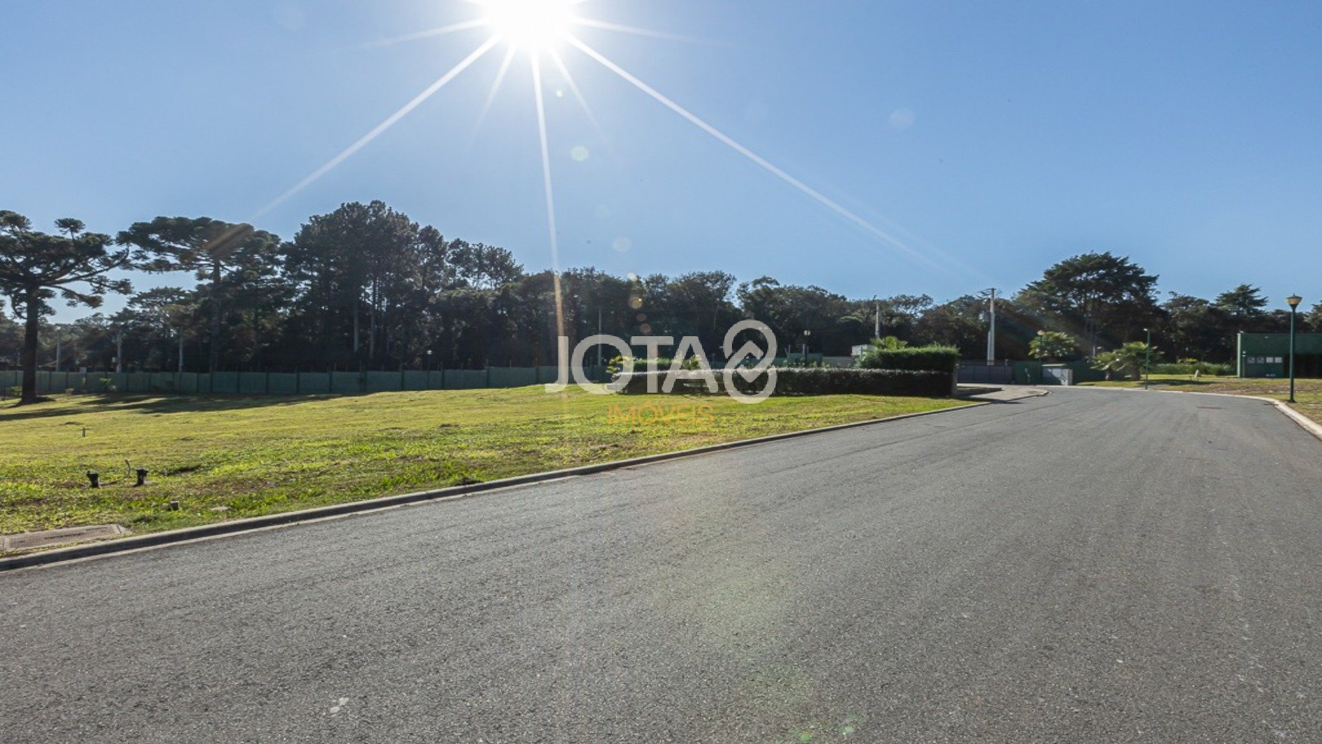 TERRENO COM 888 M² NO CONDOMÍNIO PARADISO RESIDENCIAL