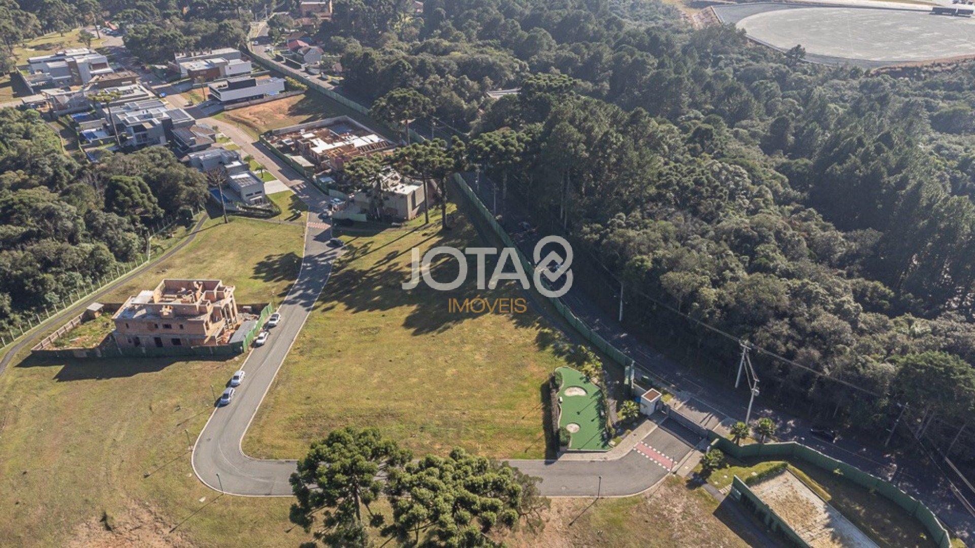 TERRENO COM 888 M² NO CONDOMÍNIO PARADISO RESIDENCIAL